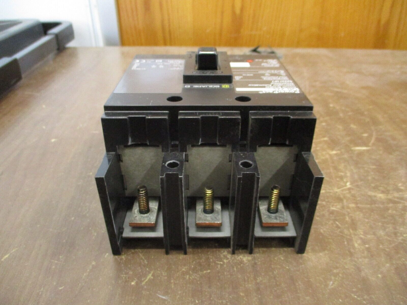 Square D PowerPact QB 225 Circuit Breaker QBF32225TS 225A 240V 3P Used