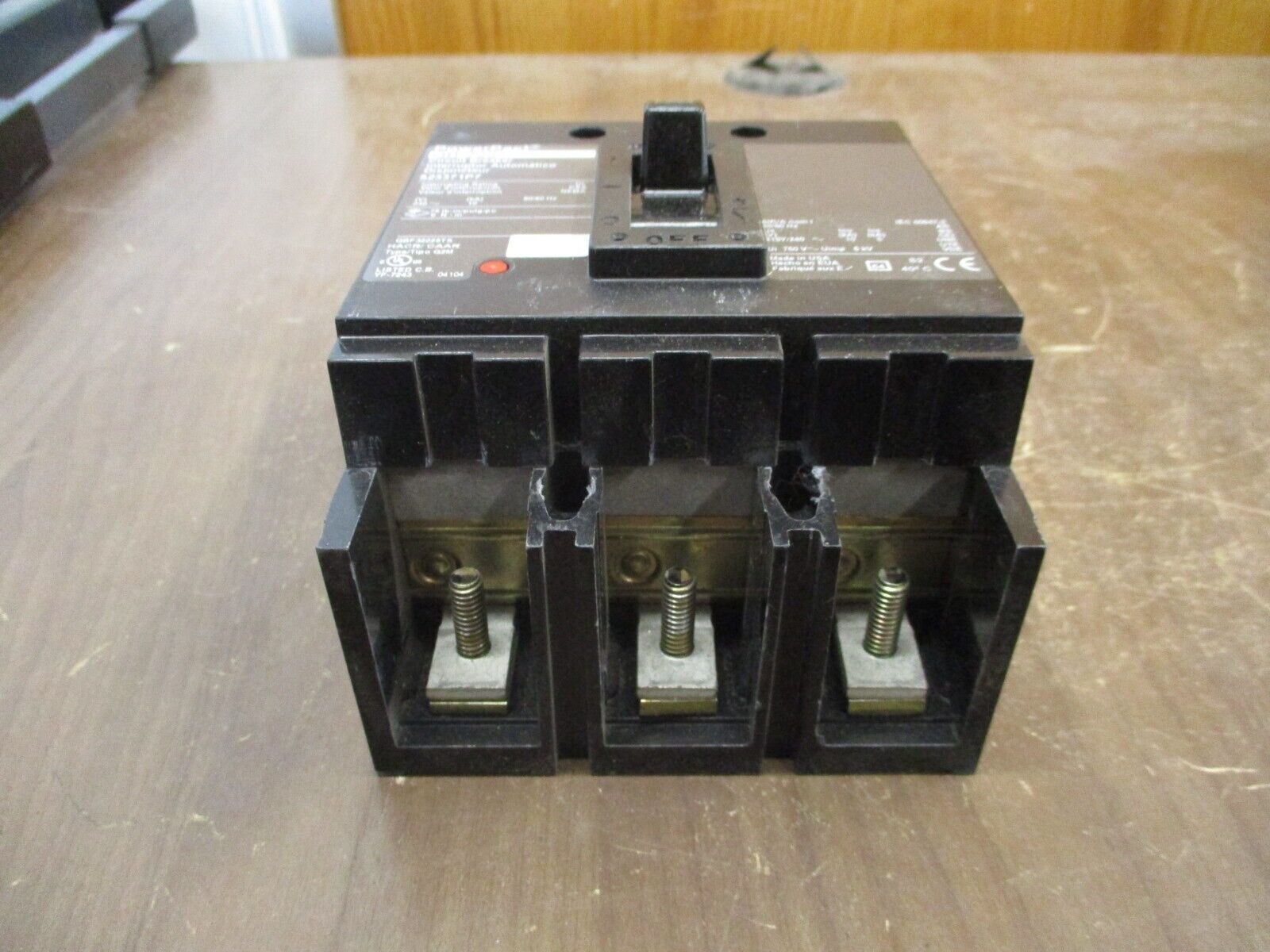 Square D PowerPact QB 225 Circuit Breaker QBF32225TS 225A 240V 3P Used