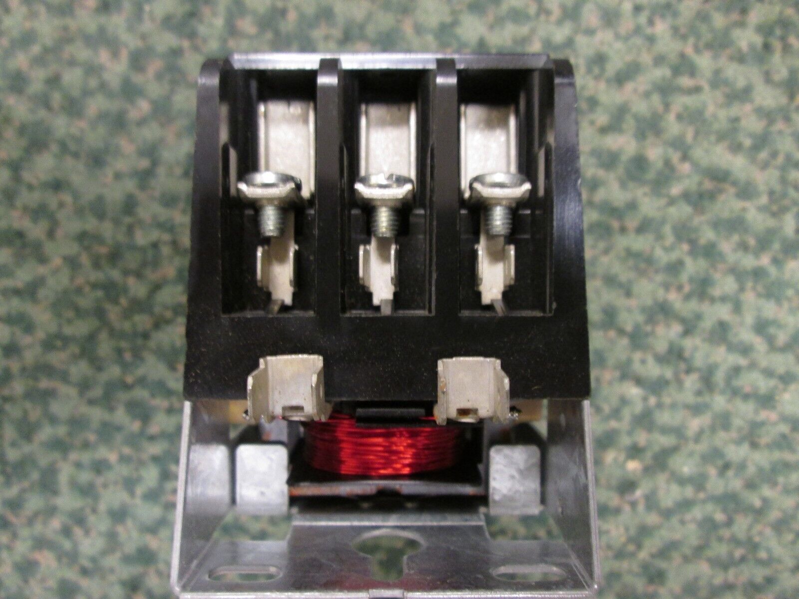 Honeywell Contactor R8212Q 1009 3P 24V New Surplus