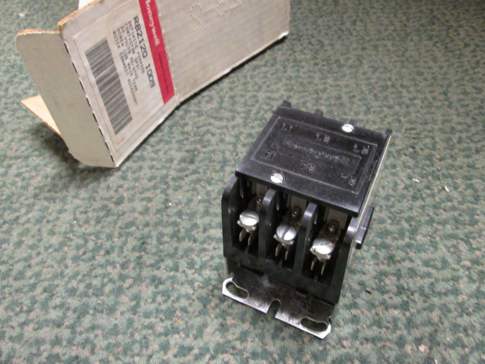 Honeywell Contactor R8212Q 1009 3P 24V New Surplus