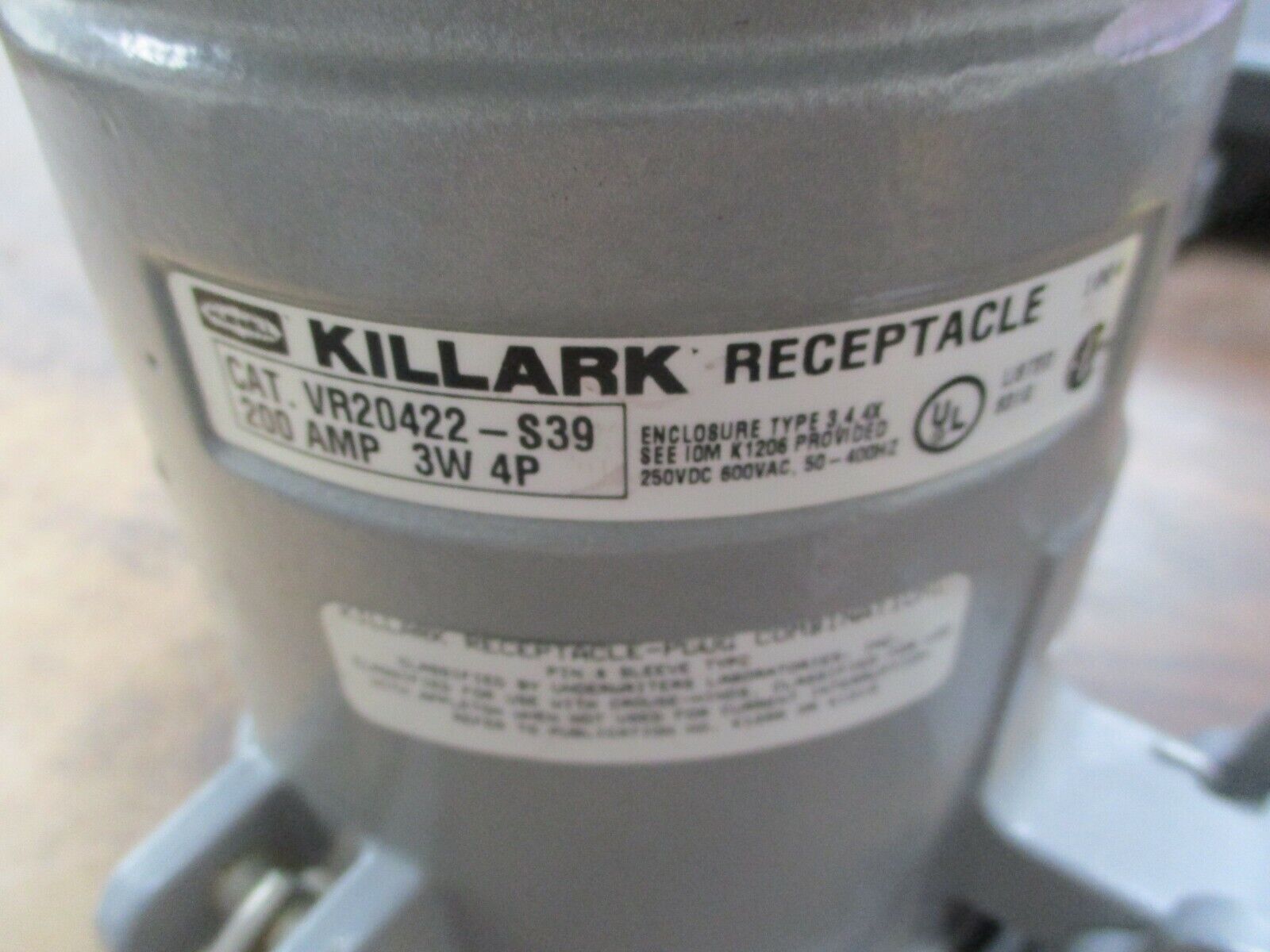 Hubbell Killark Receptacle VR20422-S39 200A 600V 3W 4P *Chipped Insulator* Used