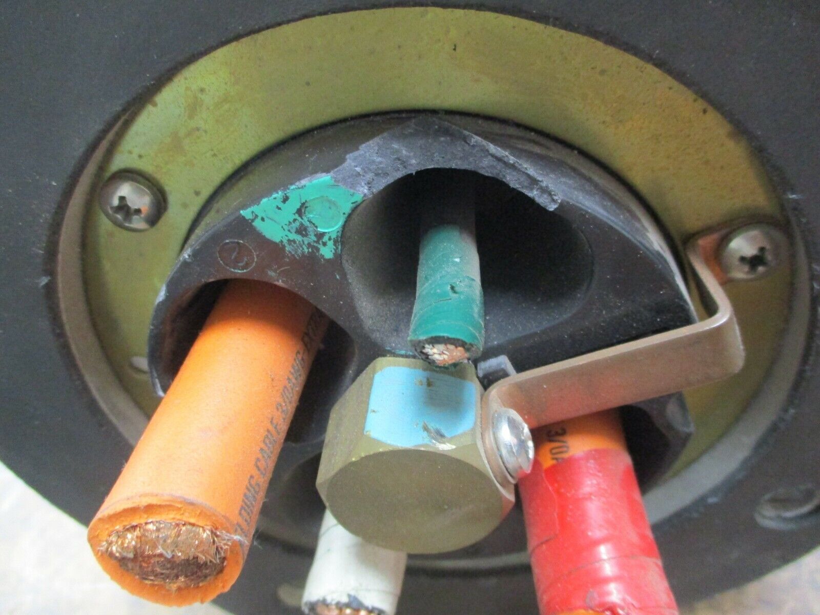 Hubbell Killark Receptacle VR20422-S39 200A 600V 3W 4P *Chipped Insulator* Used