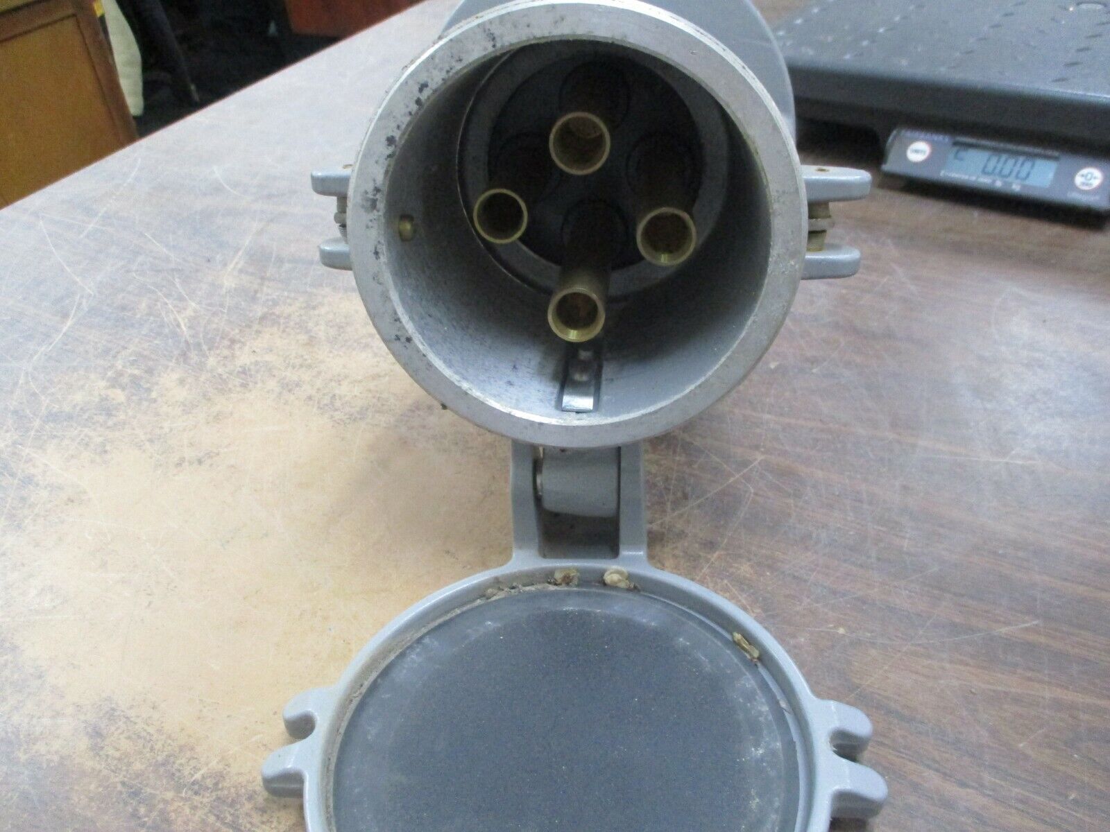 Hubbell Killark Receptacle VR20422-S39 200A 600V 3W 4P *Chipped Insulator* Used