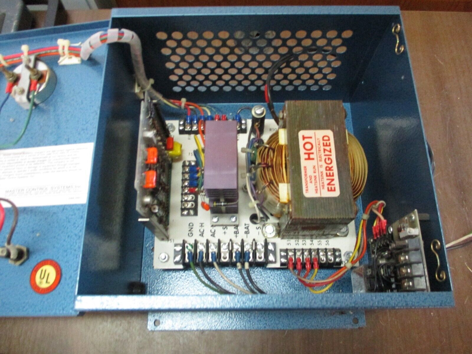 Master Control Systems Automatic Battery Charger 604736-21 Output: 24VDC 10A