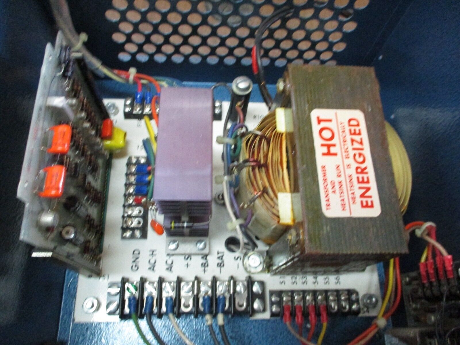 Master Control Systems Automatic Battery Charger 604736-21 Output: 24VDC 10A