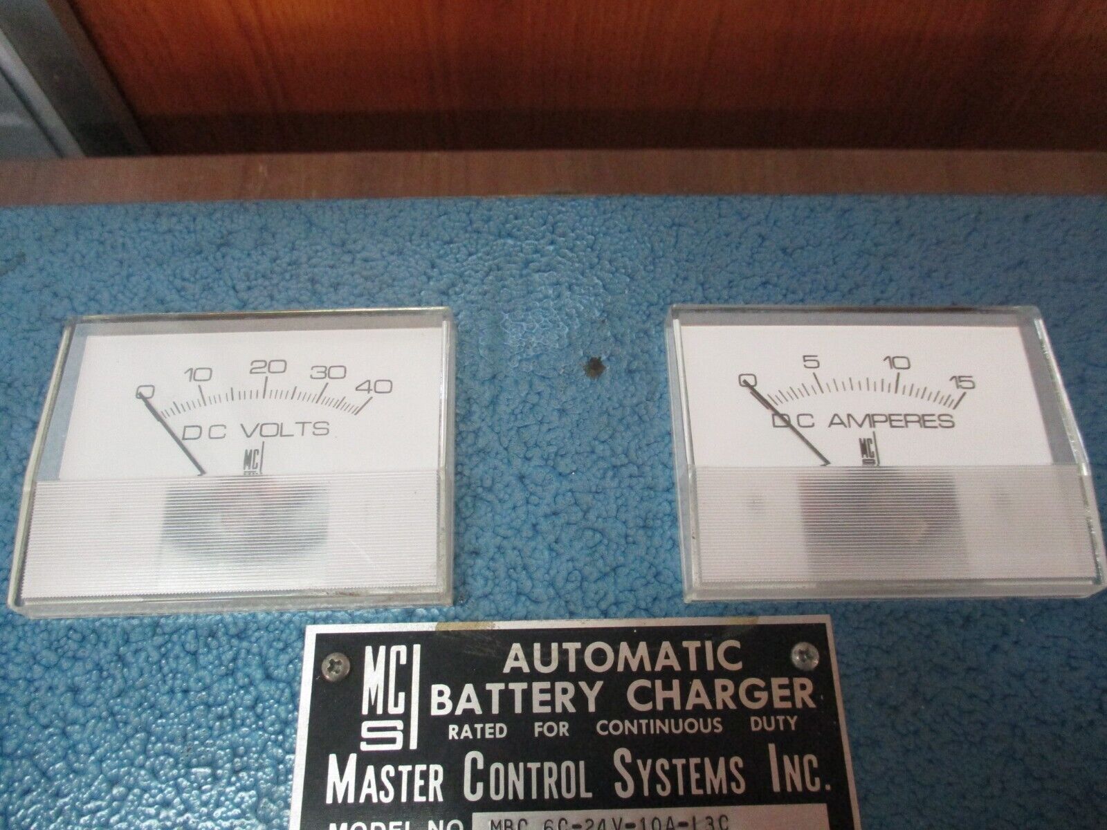 Master Control Systems Automatic Battery Charger 604736-21 Output: 24VDC 10A