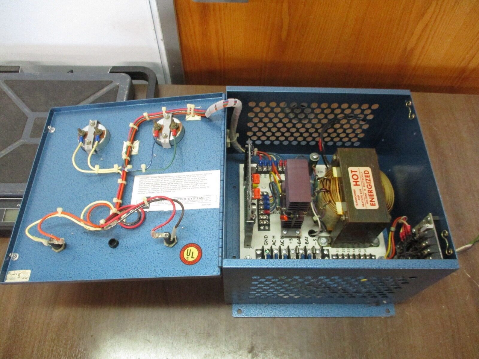 Master Control Systems Automatic Battery Charger 604736-21 Output: 24VDC 10A