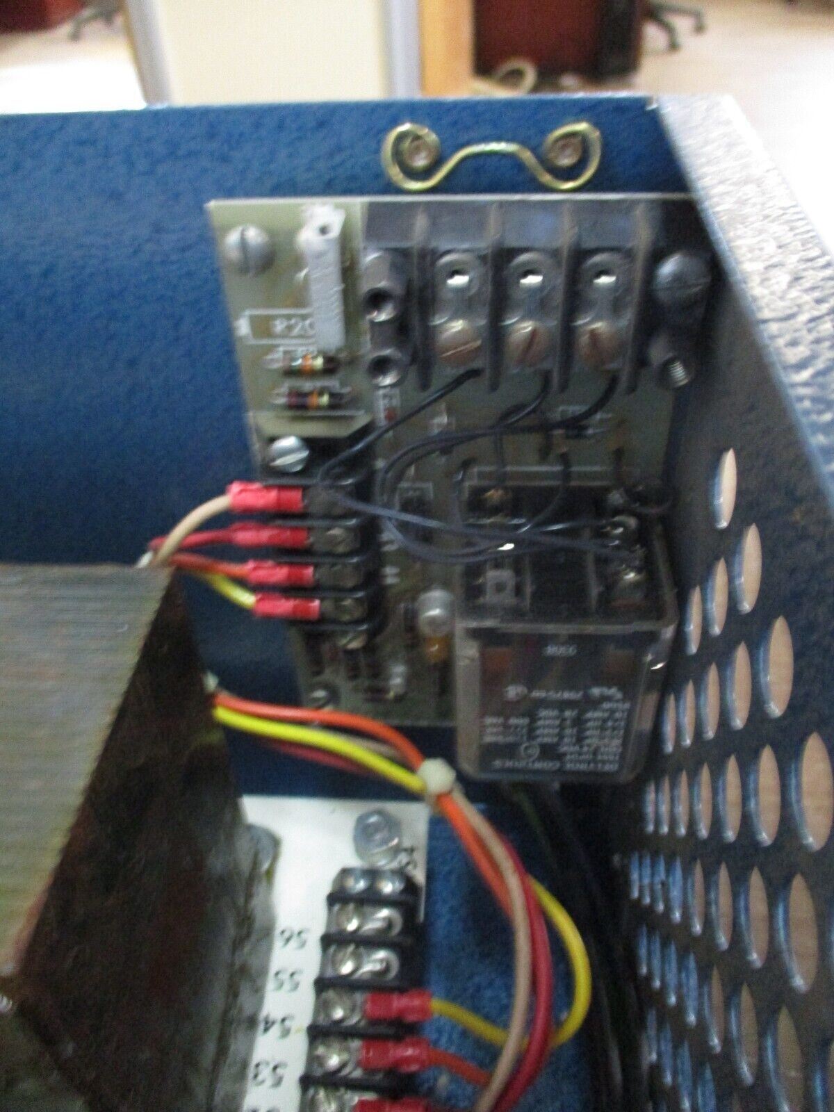Master Control Systems Automatic Battery Charger 604736-21 Output: 24VDC 10A