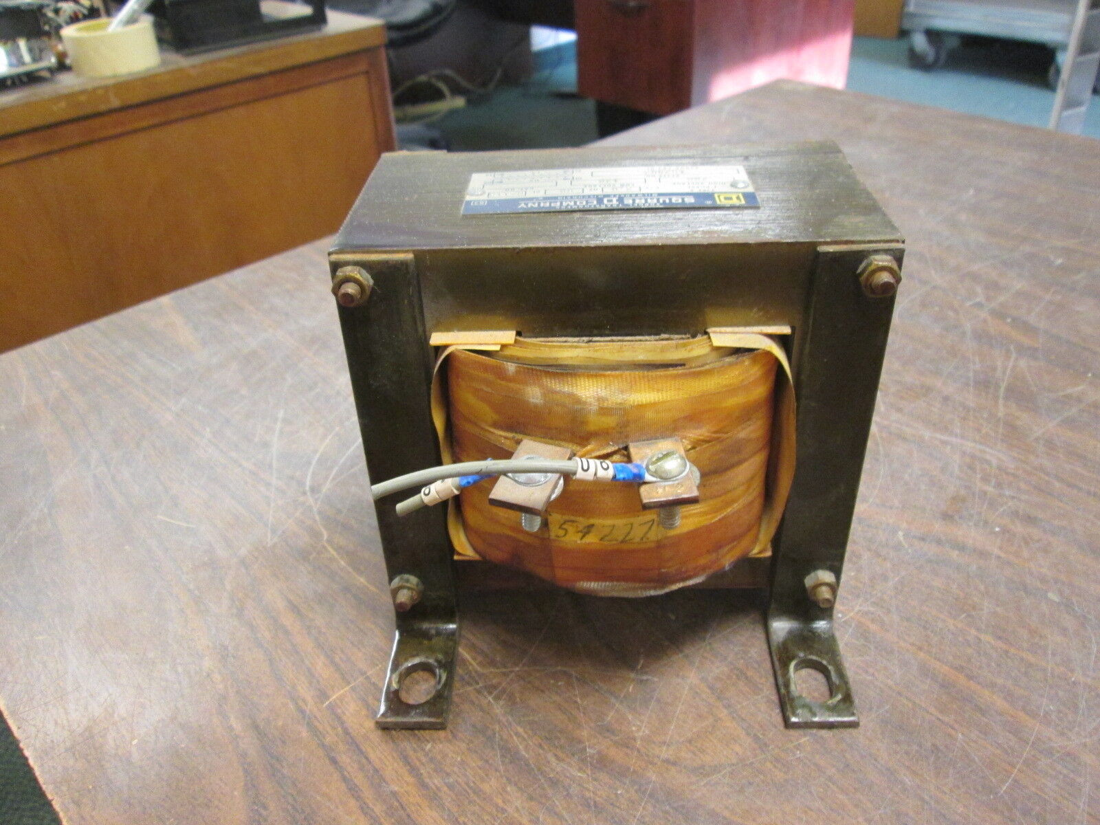Square D Transformer 152862 2.0KVA Pri: 208V Sec: 120V Used