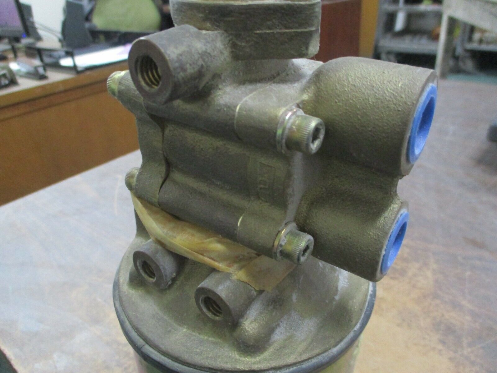 Barksdale Valve 422S3AS2A4 460V 60Hz *Dented* Used