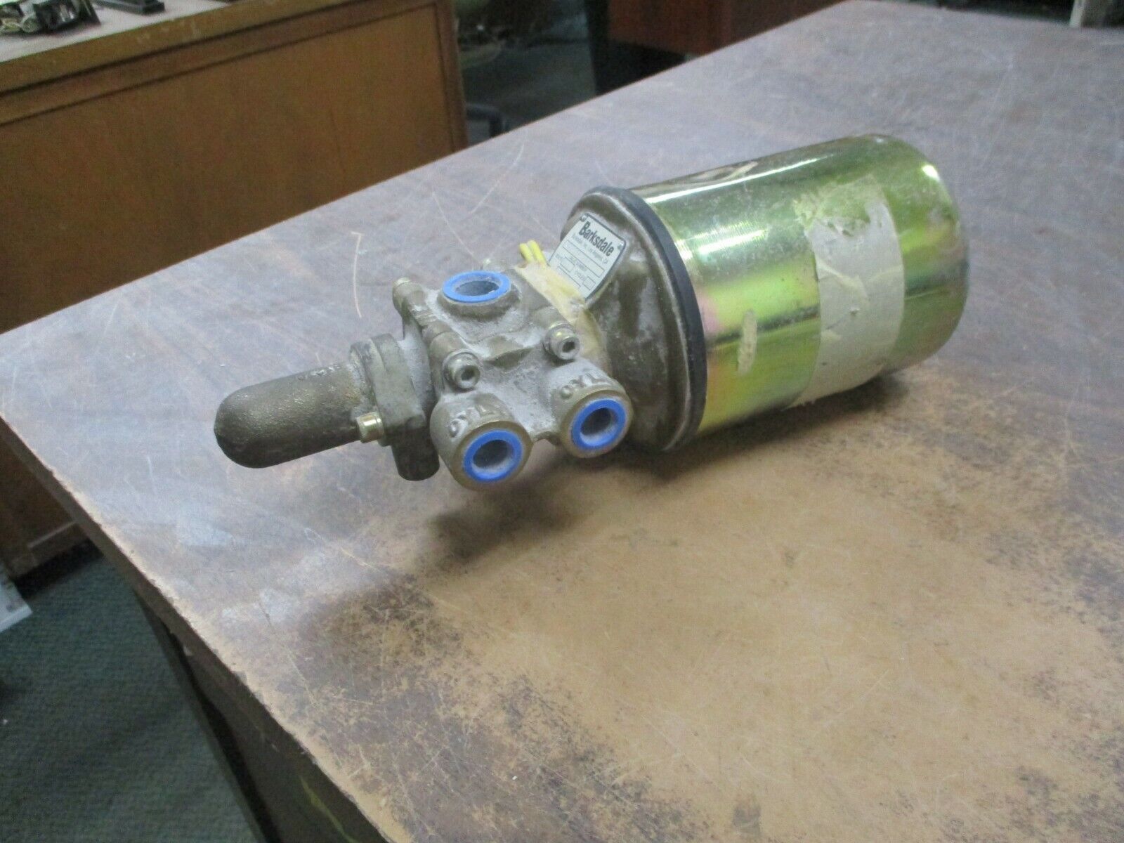 Barksdale Valve 422S3AS2A4 460V 60Hz *Dented* Used