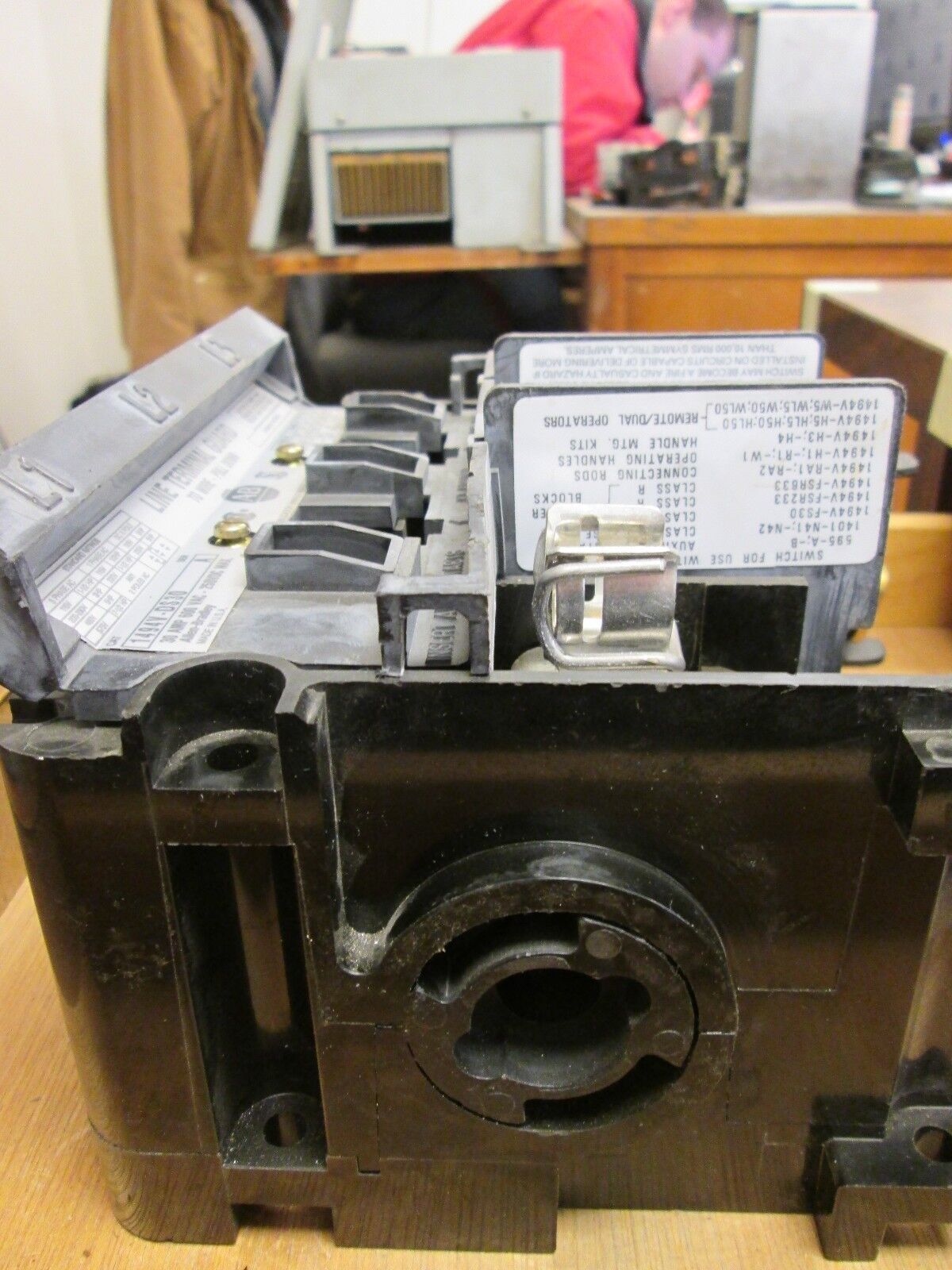 Allen-Bradley Disconnect Switch Line Terminal Guard 1494V-DS30 No Control Arm