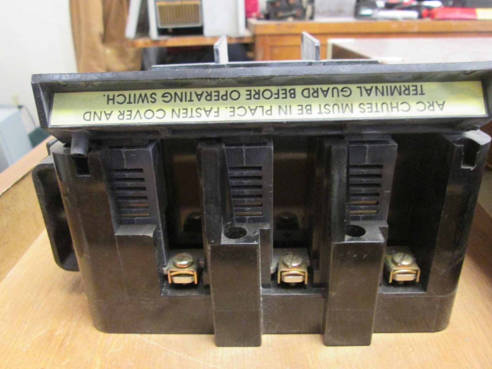 Allen-Bradley Disconnect Switch Line Terminal Guard 1494V-DS30 No Control Arm