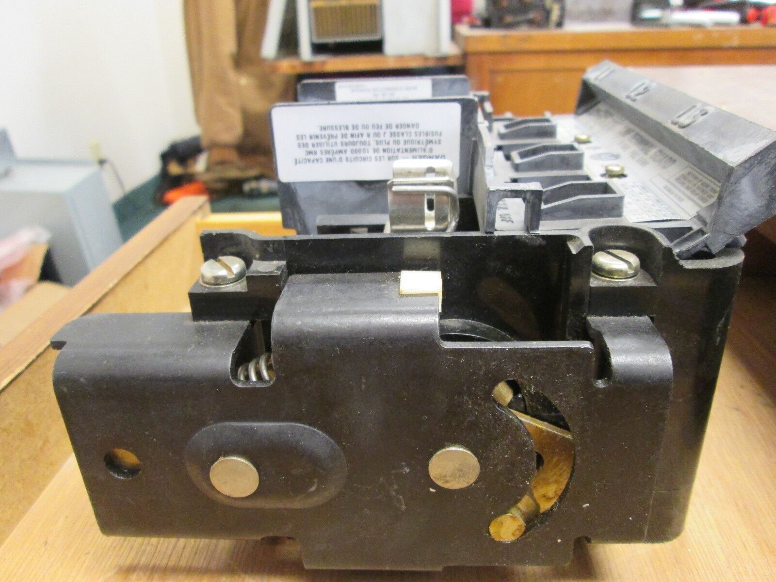 Allen-Bradley Disconnect Switch Line Terminal Guard 1494V-DS30 No Control Arm