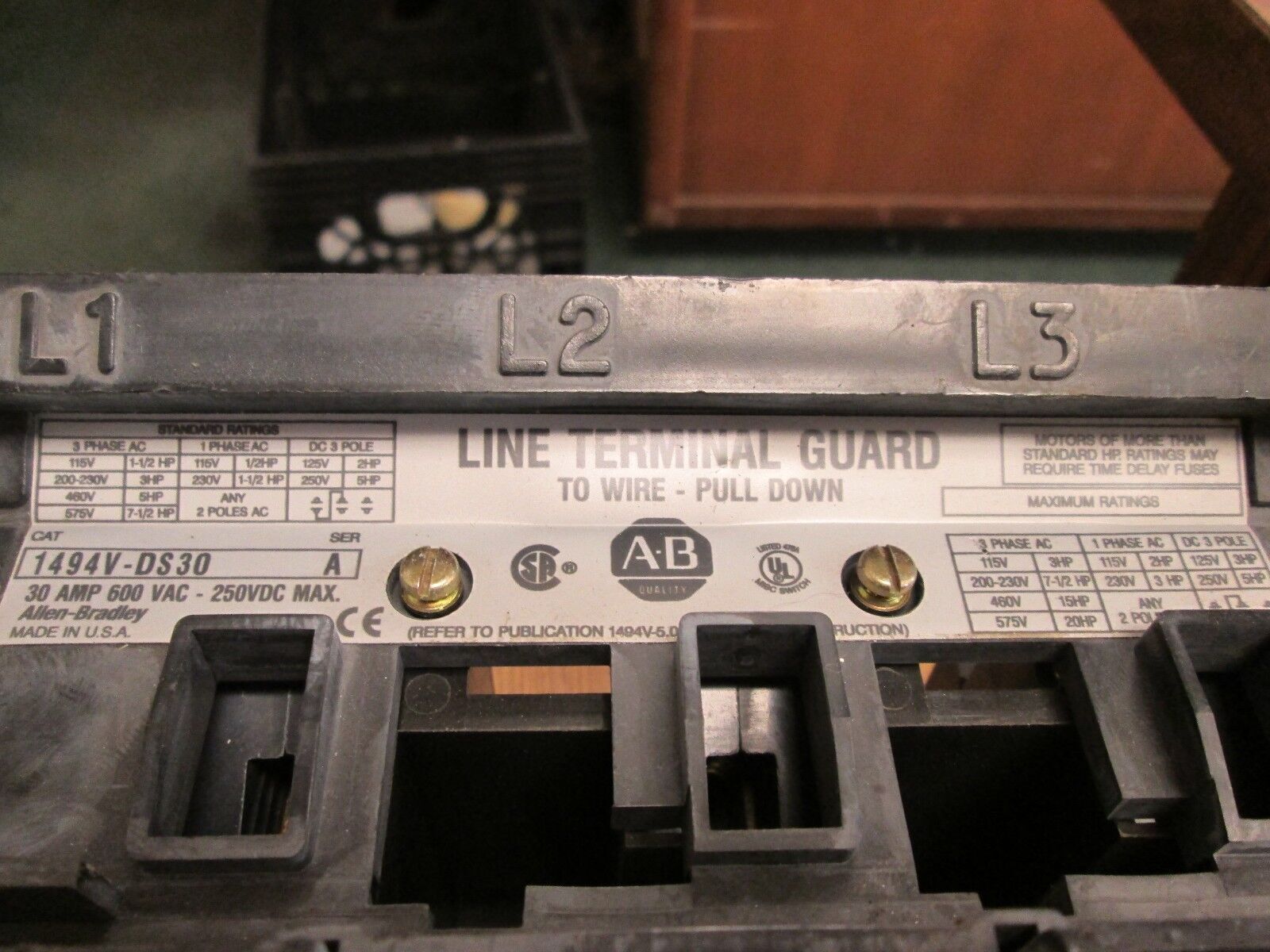 Allen-Bradley Disconnect Switch Line Terminal Guard 1494V-DS30 No Control Arm