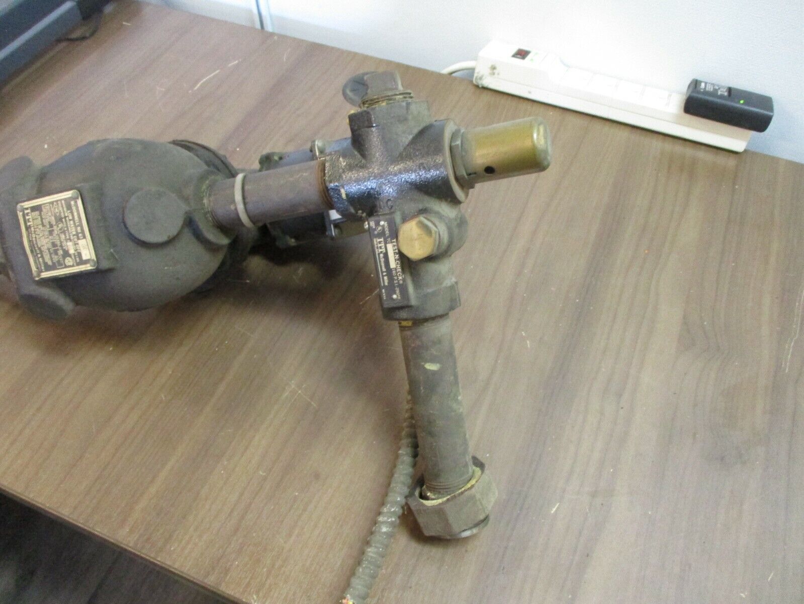 ITT Low Water Cut-Off 63M 115-230V 60Hz w/ Type 2M Switch Used