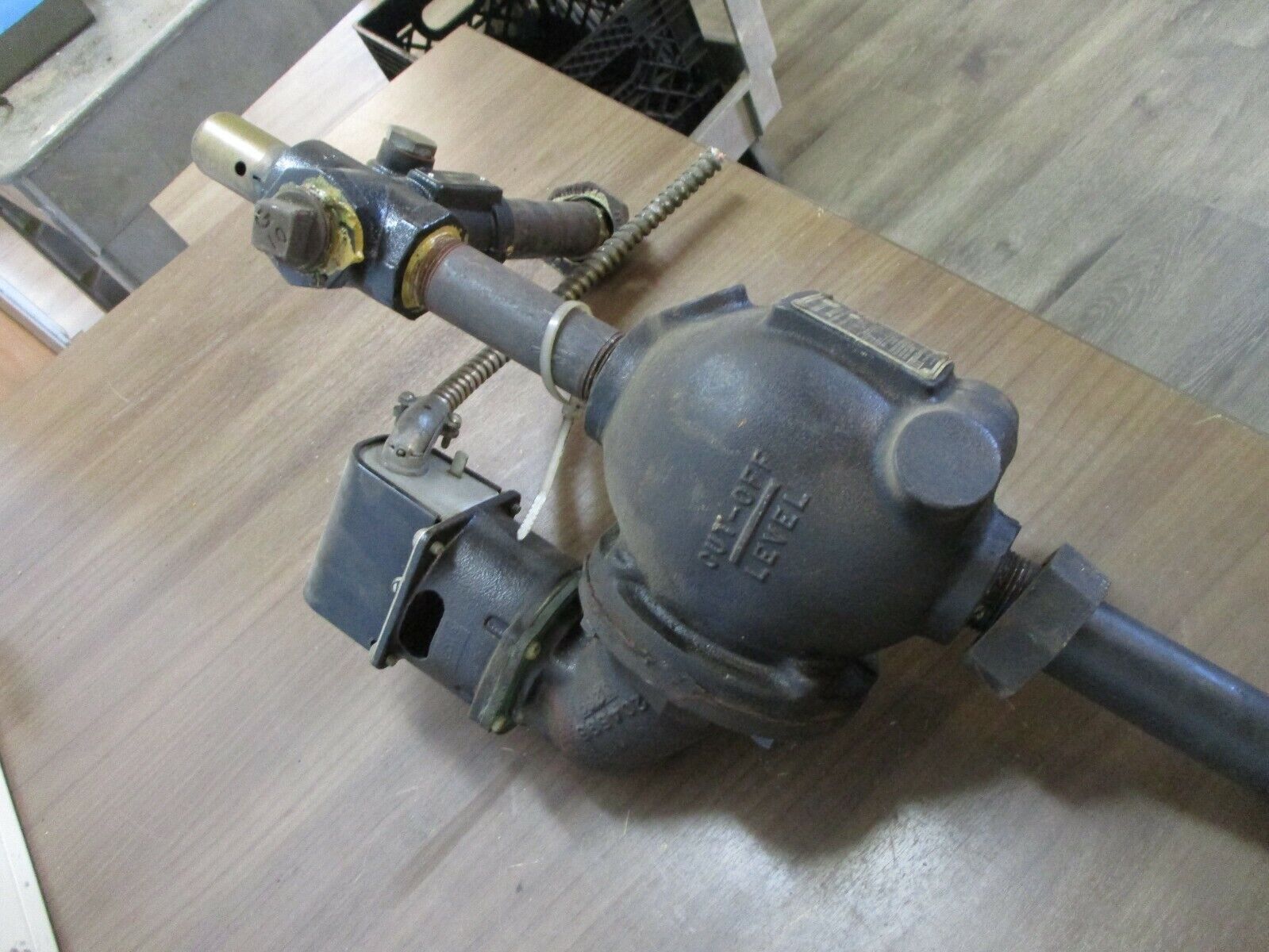 ITT Low Water Cut-Off 63M 115-230V 60Hz w/ Type 2M Switch Used