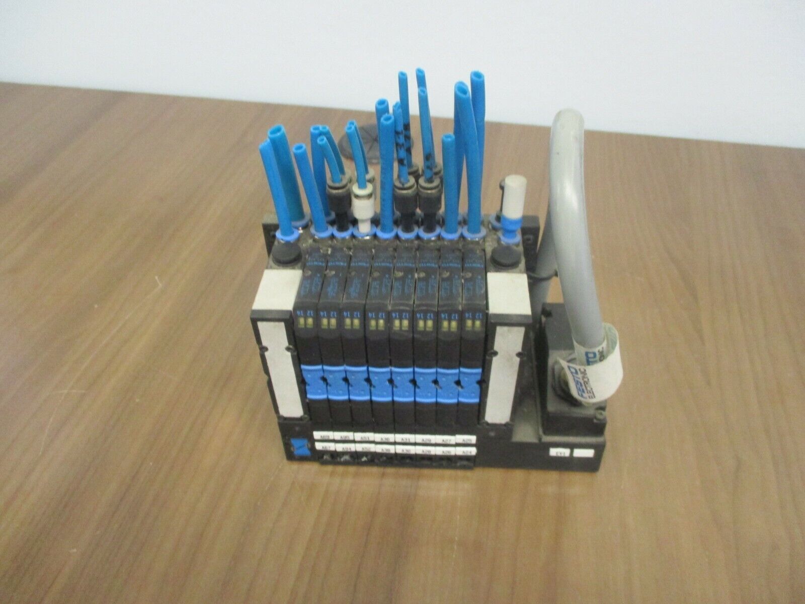 Festo Valve Terminal Manifold w/ Valves CPA10-VI w/ (10) CPA10 EV2 Valves Used