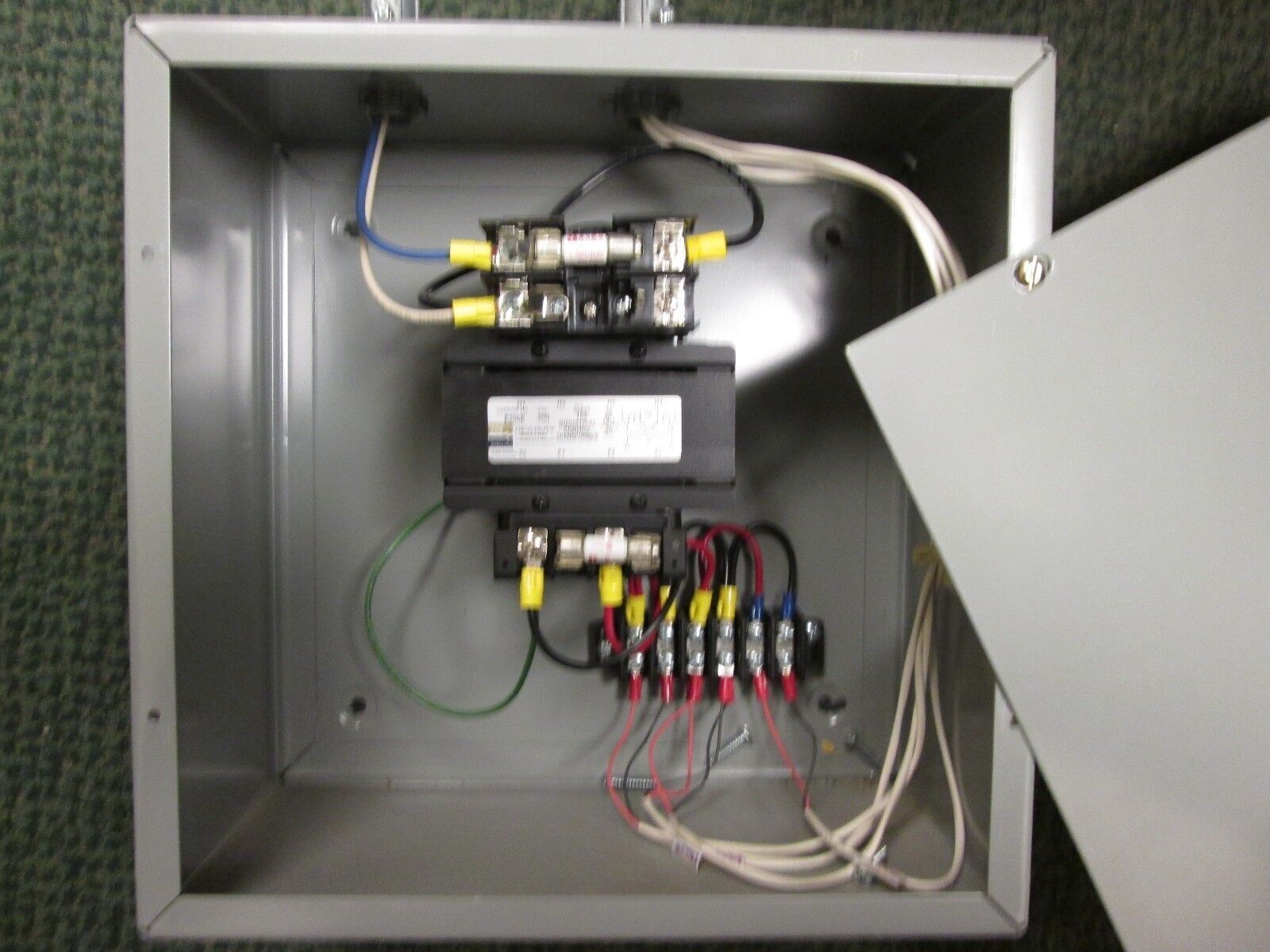 Hevi-Duty Control Transformer E200E 200VA Pri: 120/240V Sec: 24V Used