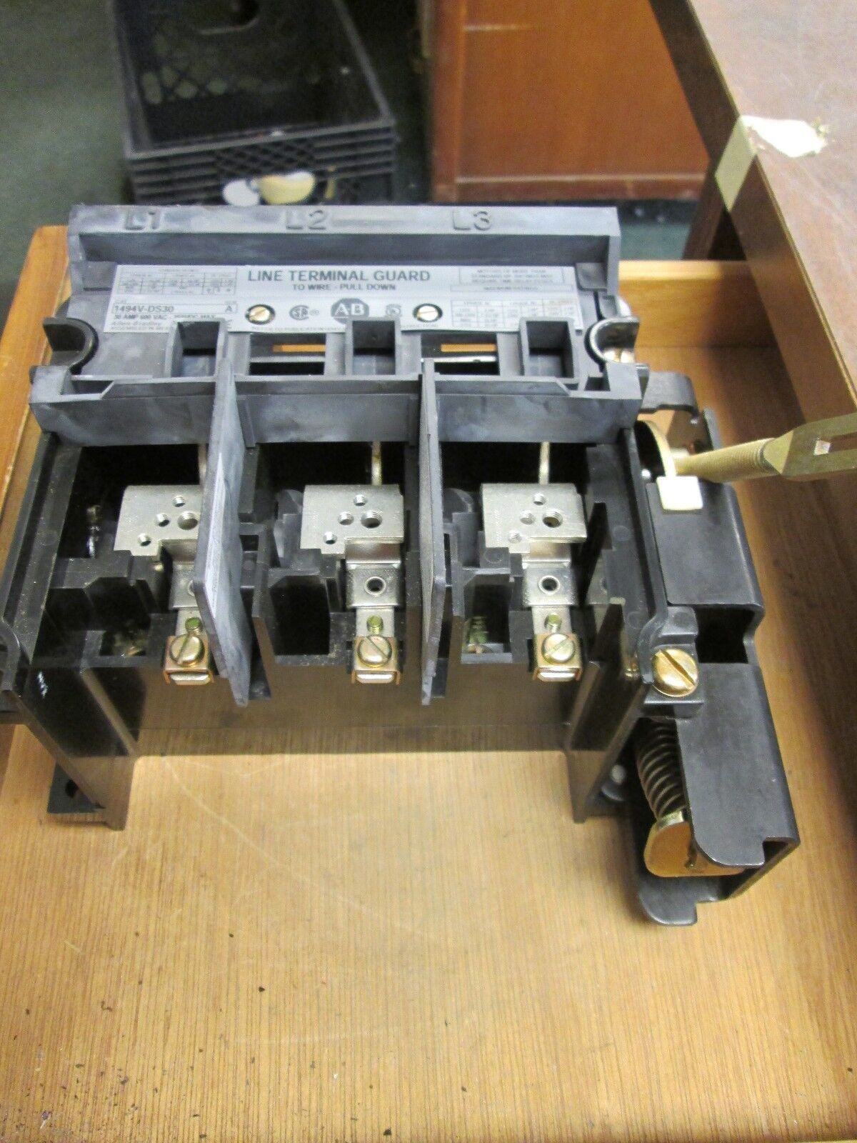 Allen-Bradley Disconnect Switch Line Terminal Guard 1494V-DS30 30A No fuse clips