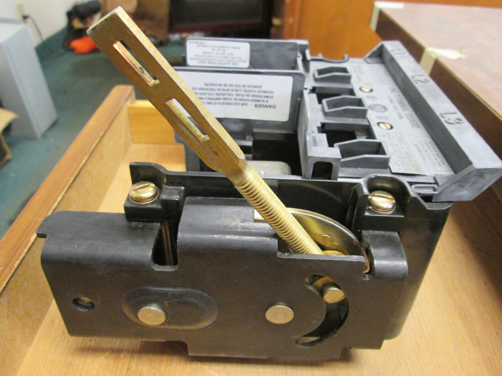 Allen-Bradley Disconnect Switch Line Terminal Guard 1494V-DS30 30A No fuse clips