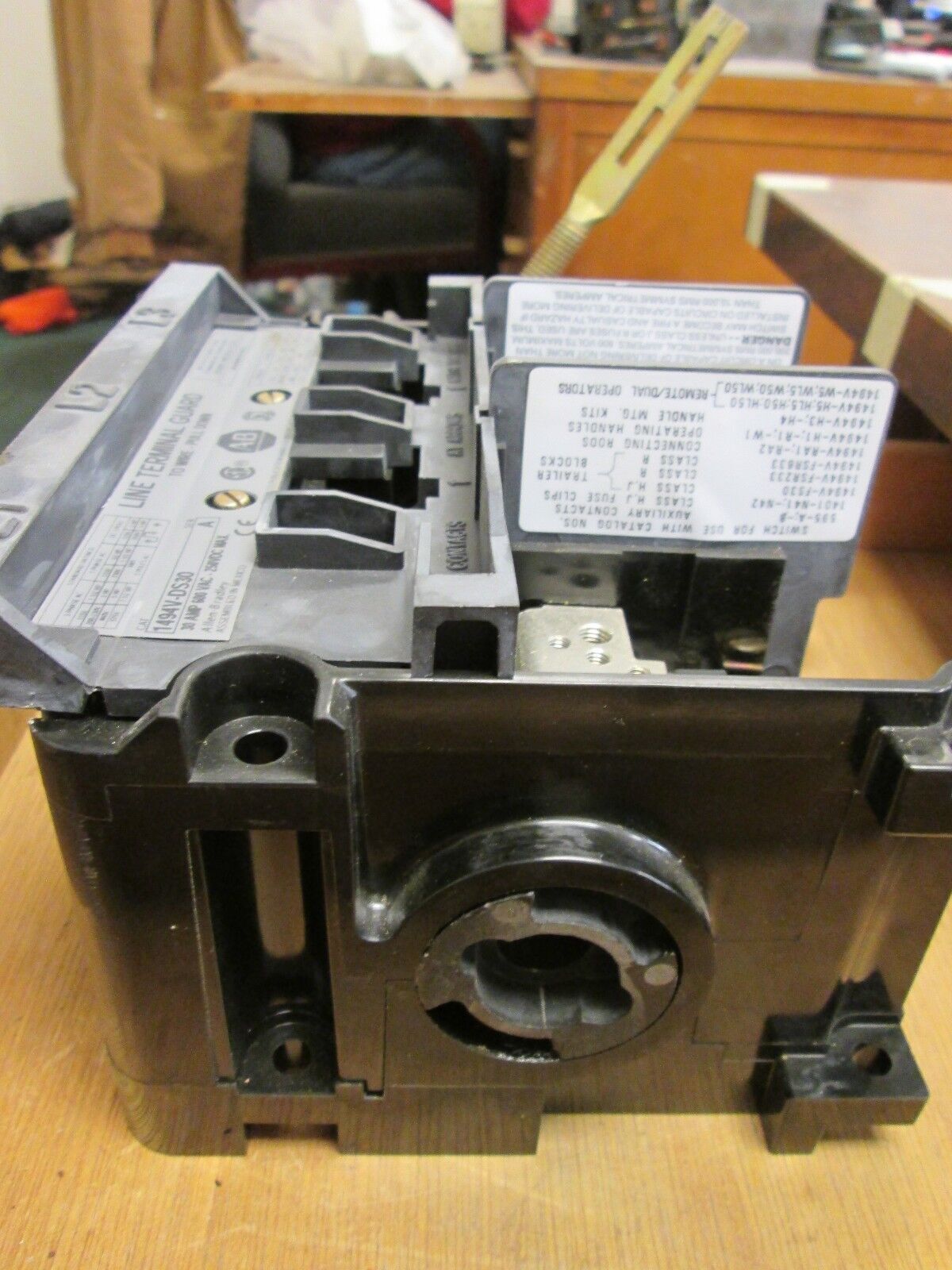 Allen-Bradley Disconnect Switch Line Terminal Guard 1494V-DS30 30A No fuse clips