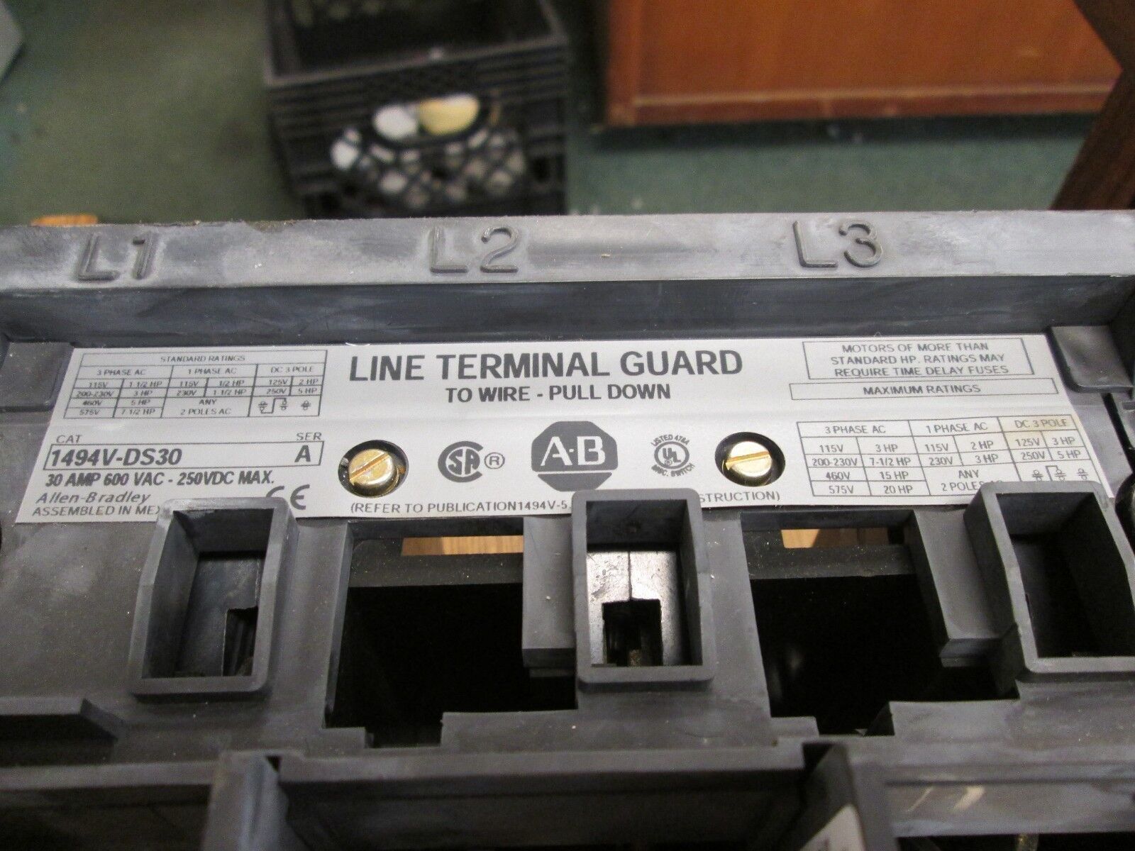 Allen-Bradley Disconnect Switch Line Terminal Guard 1494V-DS30 30A No fuse clips