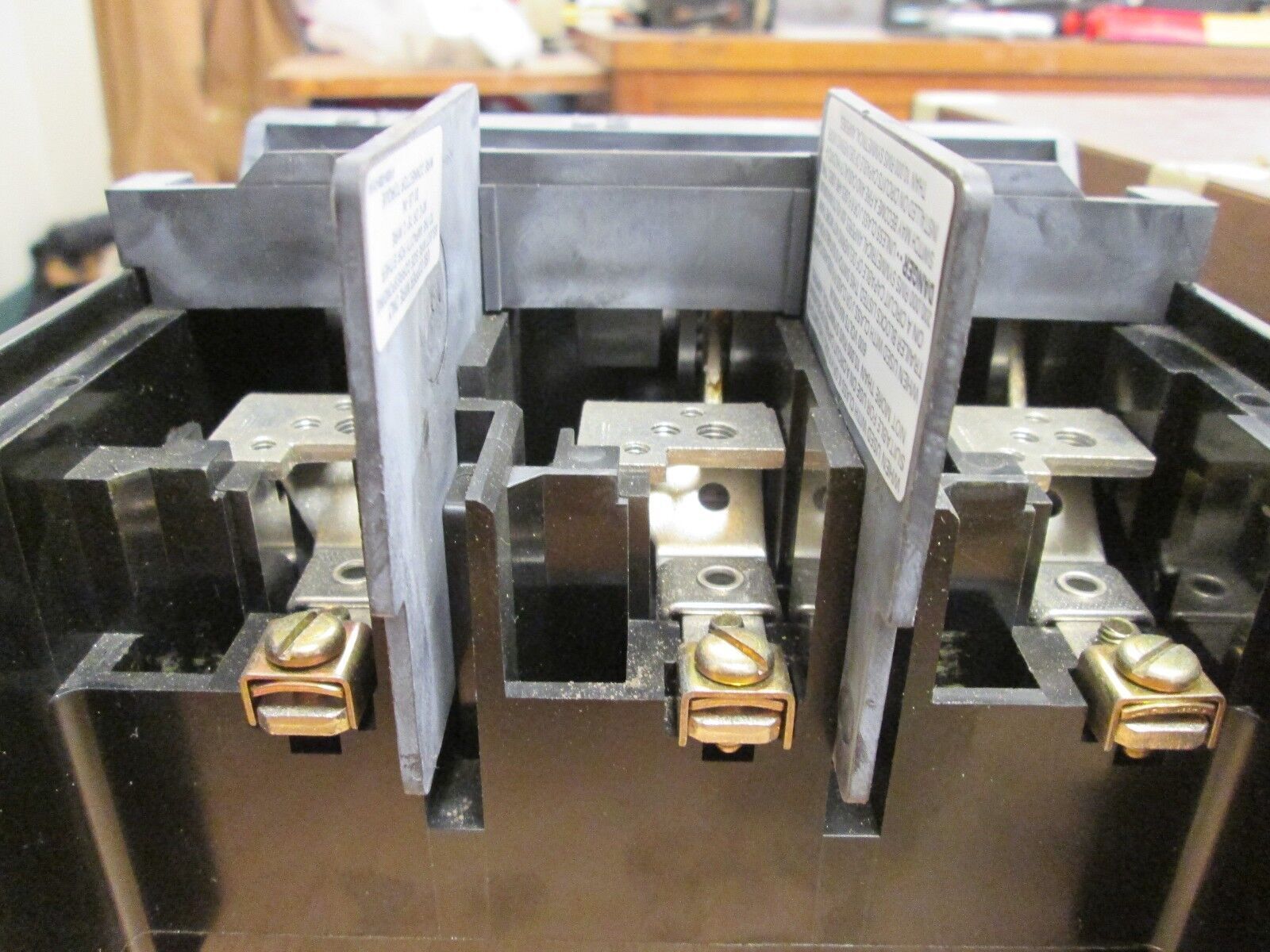 Allen-Bradley Disconnect Switch Line Terminal Guard 1494V-DS30 30A No fuse clips