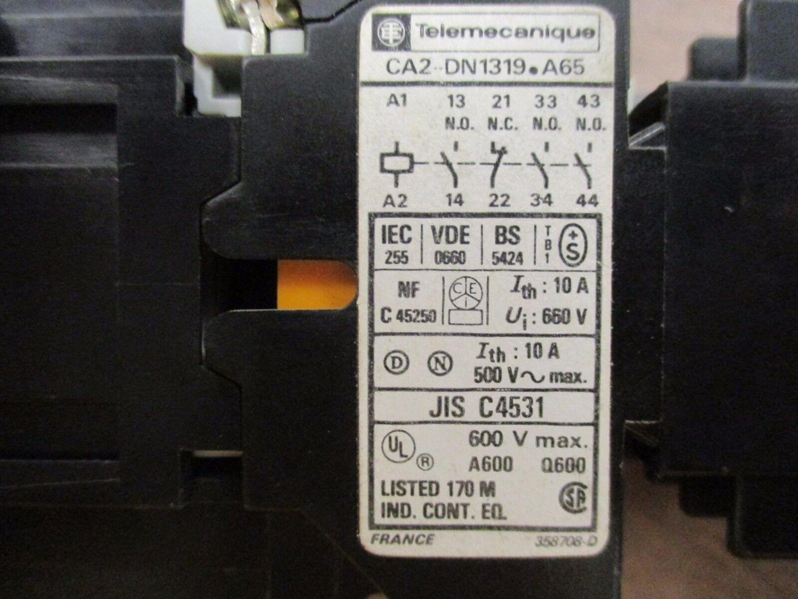 Telemecanique Contactor w/ Aux Contact Block CA2-DN1319.A65 220-240V Coil Used
