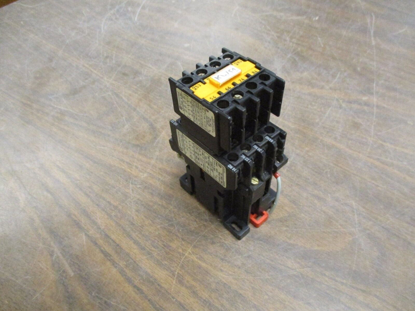 Telemecanique Contactor w/ Aux Contact Block CA2-DN1319.A65 220-240V Coil Used