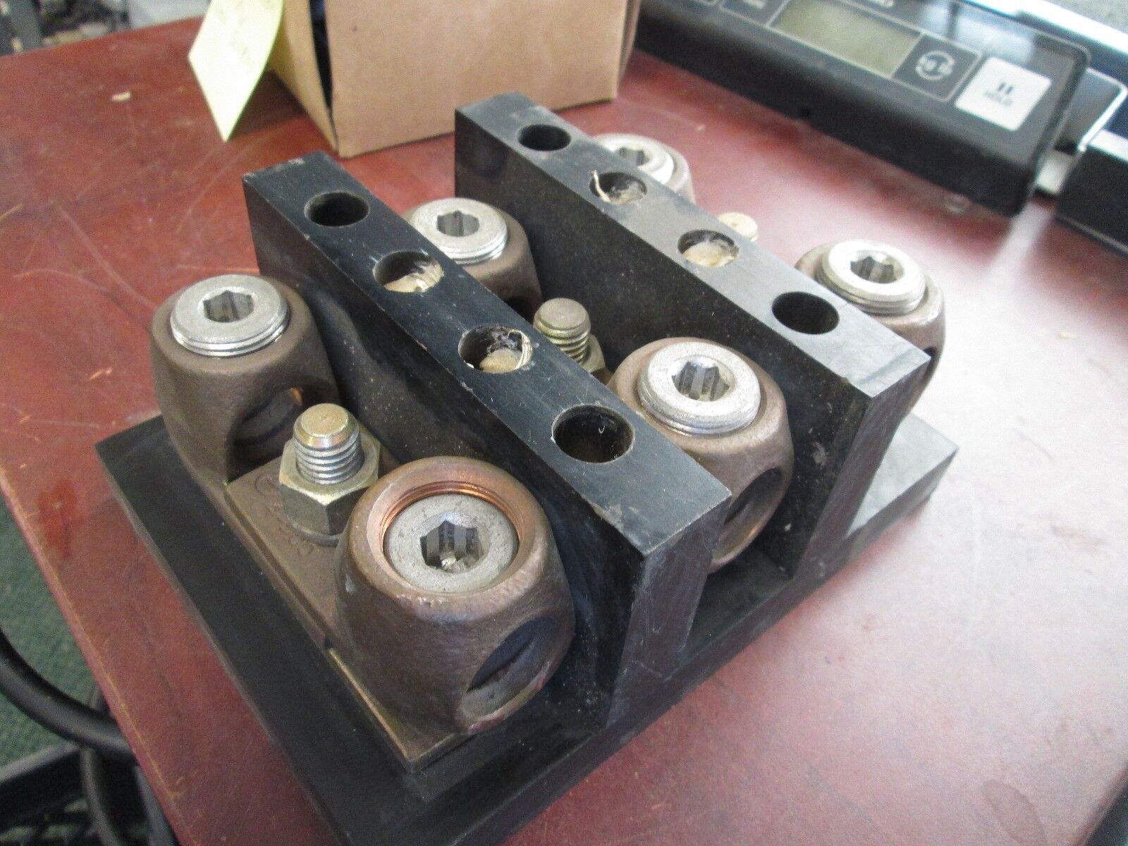 Power Distribution Block Line 500MCM Load 500MCM 3P Used