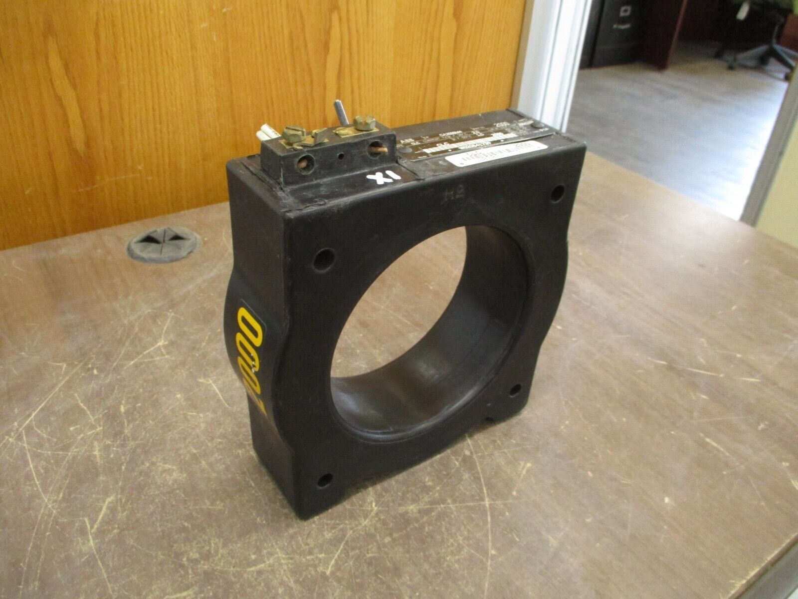 ABB Type CLC Current Transformer CA2000M4 Ratio 2000:5A 600V 10kV BIL Used