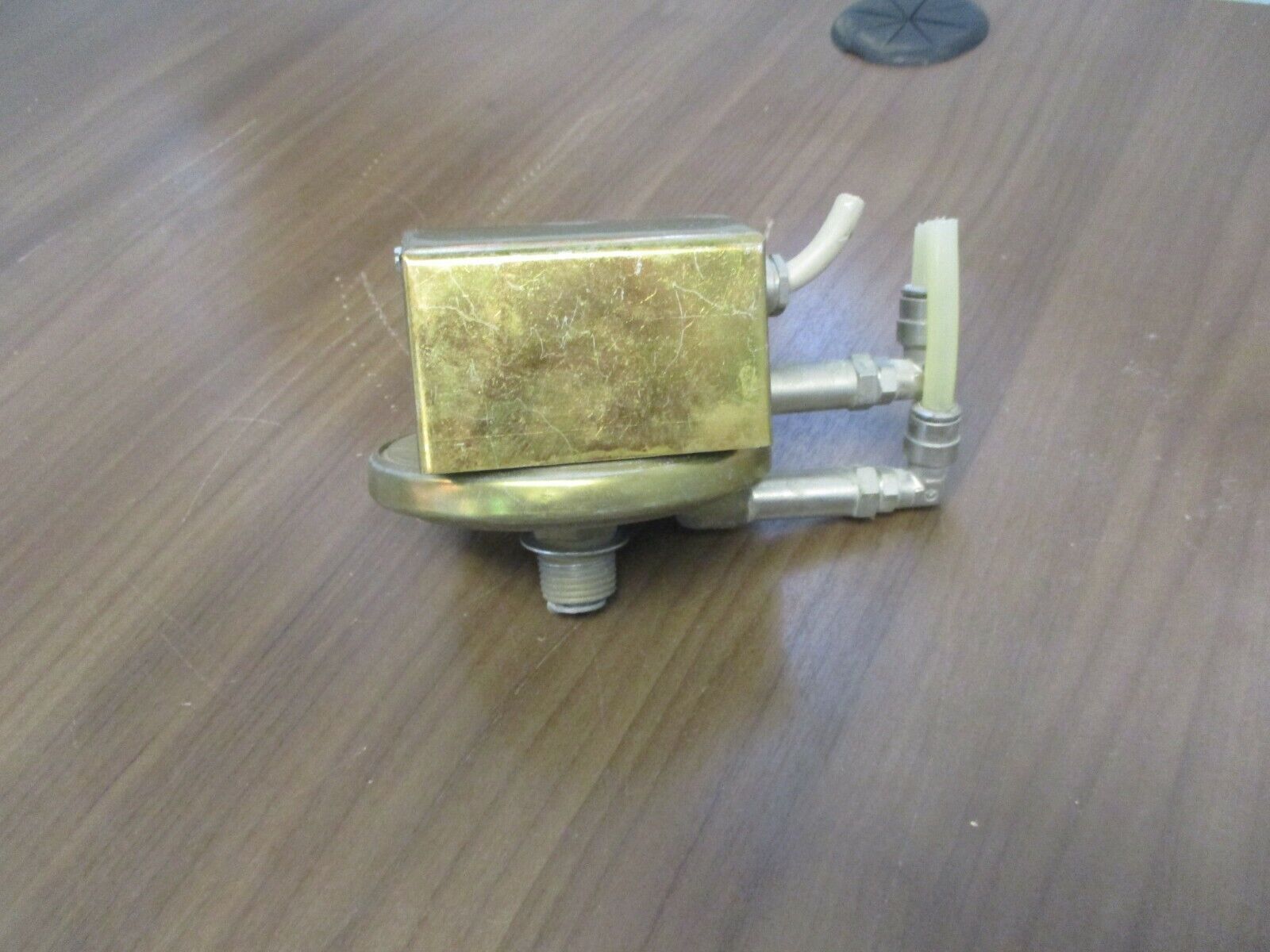 Dwyer Pressure Switch 1823-80 15A 125/250/480V 10PSI Used