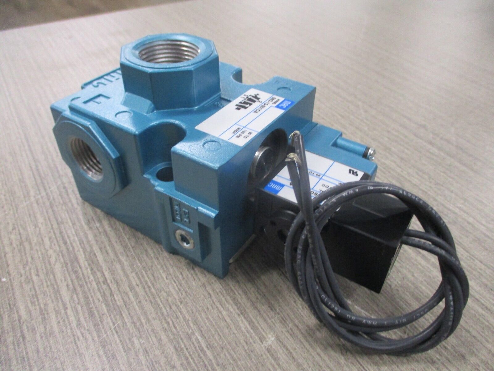 MAC Solenoid Valve 56C-13-501CA 24VDC 3-Way Inline New Surplus