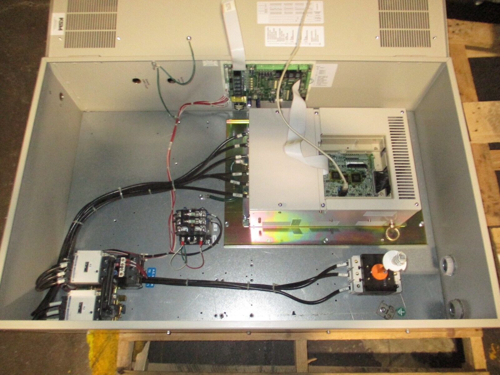 Yaskawa E7 AC Drive w/ Bypass E7LVB052 50HP 3Ph Drive: CIMR-E7U4030 Used