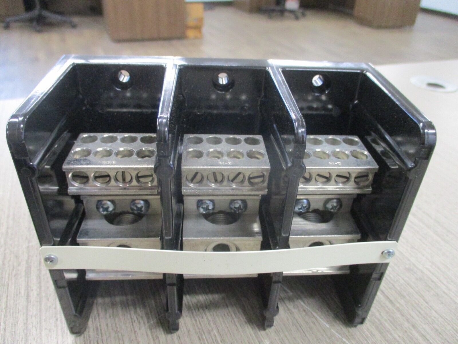 Allen-Bradley Power Distribution Block 1492-PD3183 335A 600V 3P New Surplus