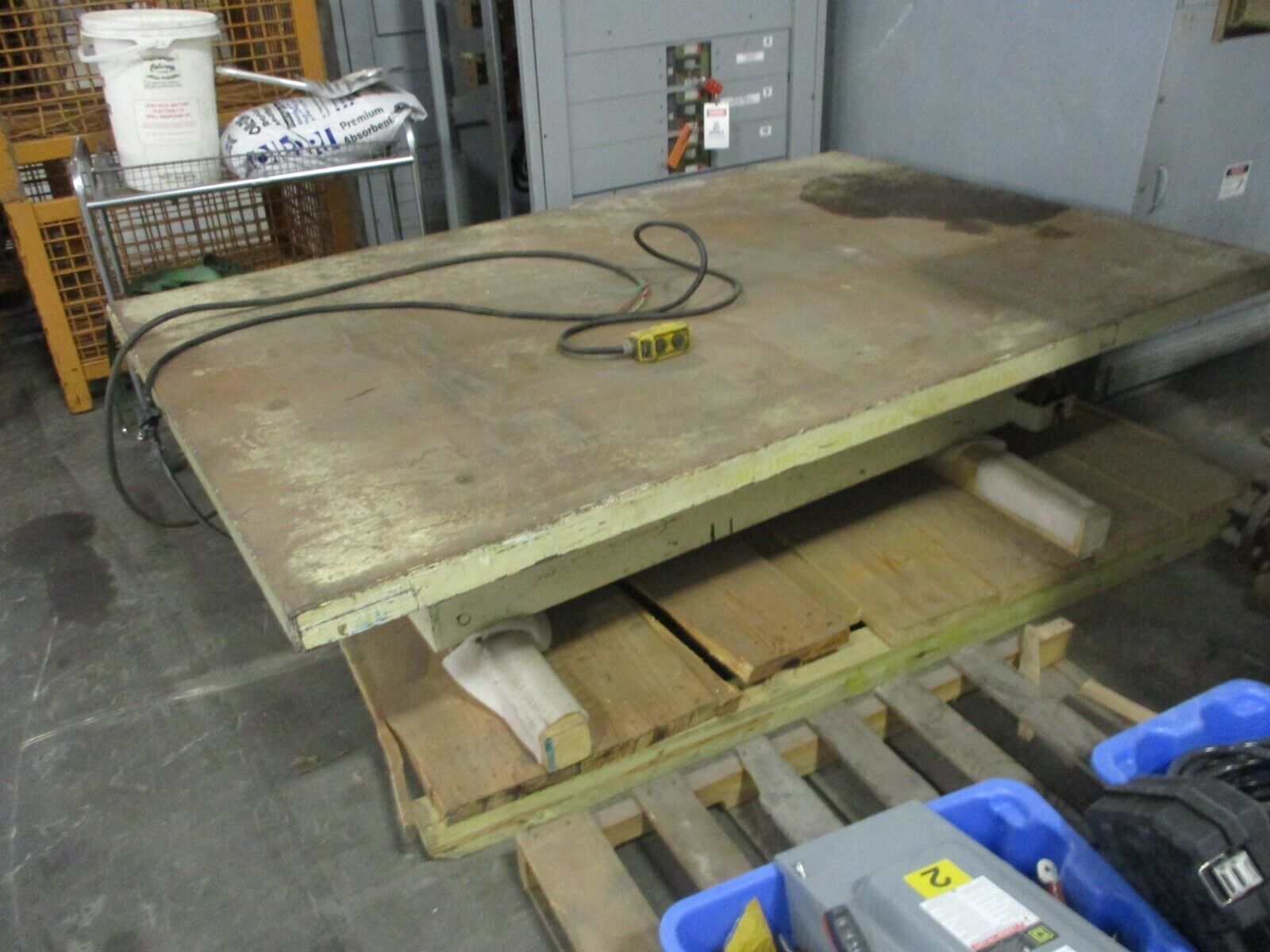Unbranded Hydraulic Lift Table 92.5" x 61" 480V 3Ph w/ Height Controller No Plug