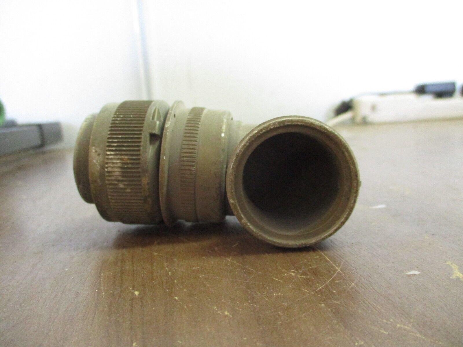 Cannon 24-6 Connector MS3108E24-6S 8-Pin Used