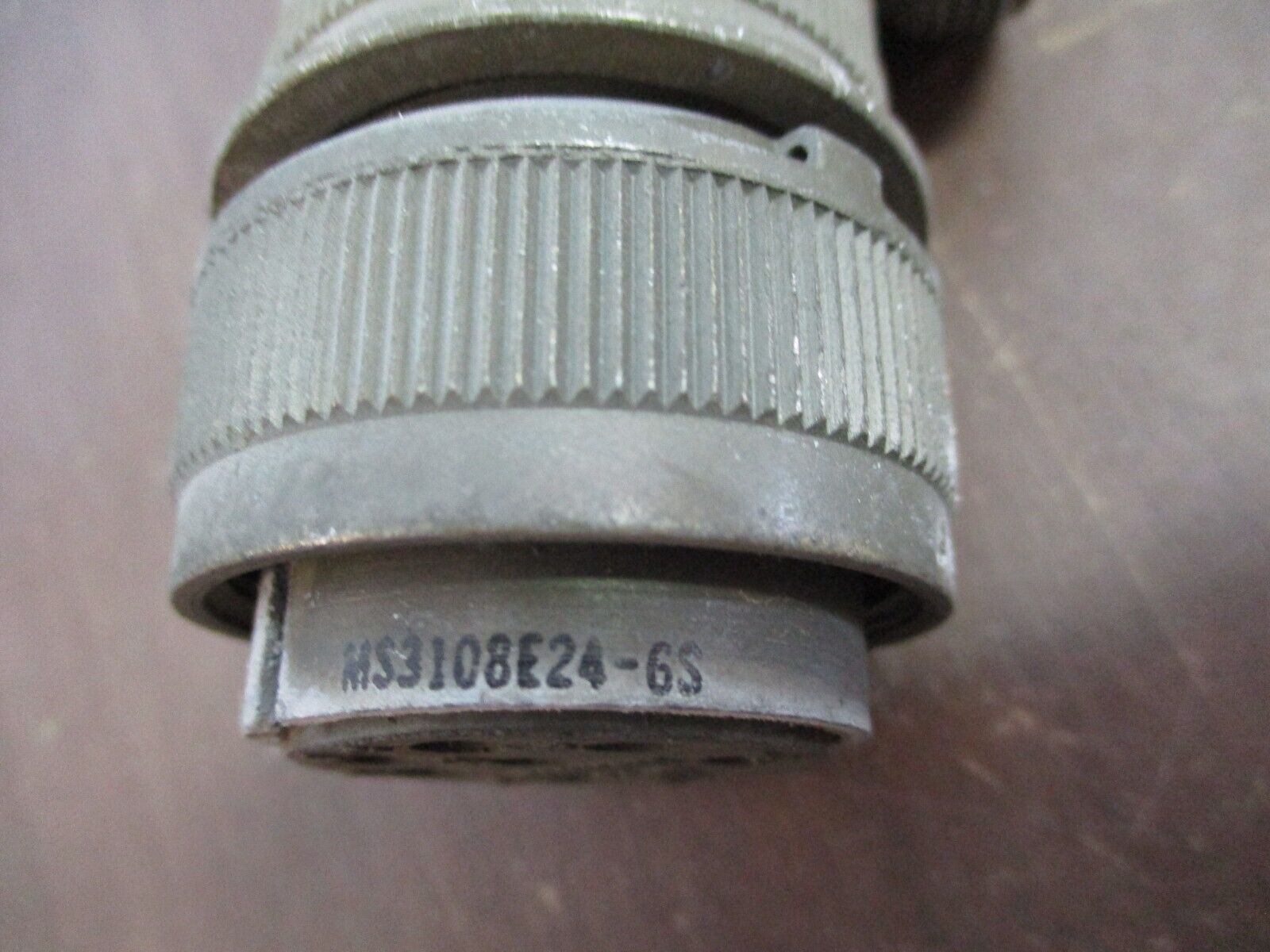 Cannon 24-6 Connector MS3108E24-6S 8-Pin Used