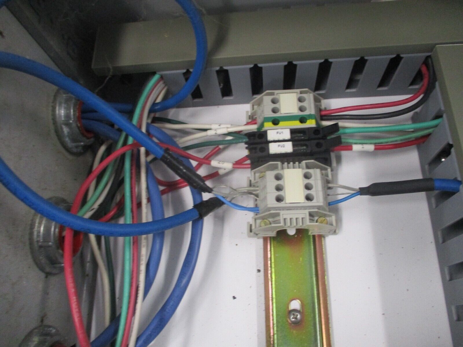 Allen-Bradley Enclosed Panelview 600 2711-K6C8 Ser. C FRN 4.46 Used