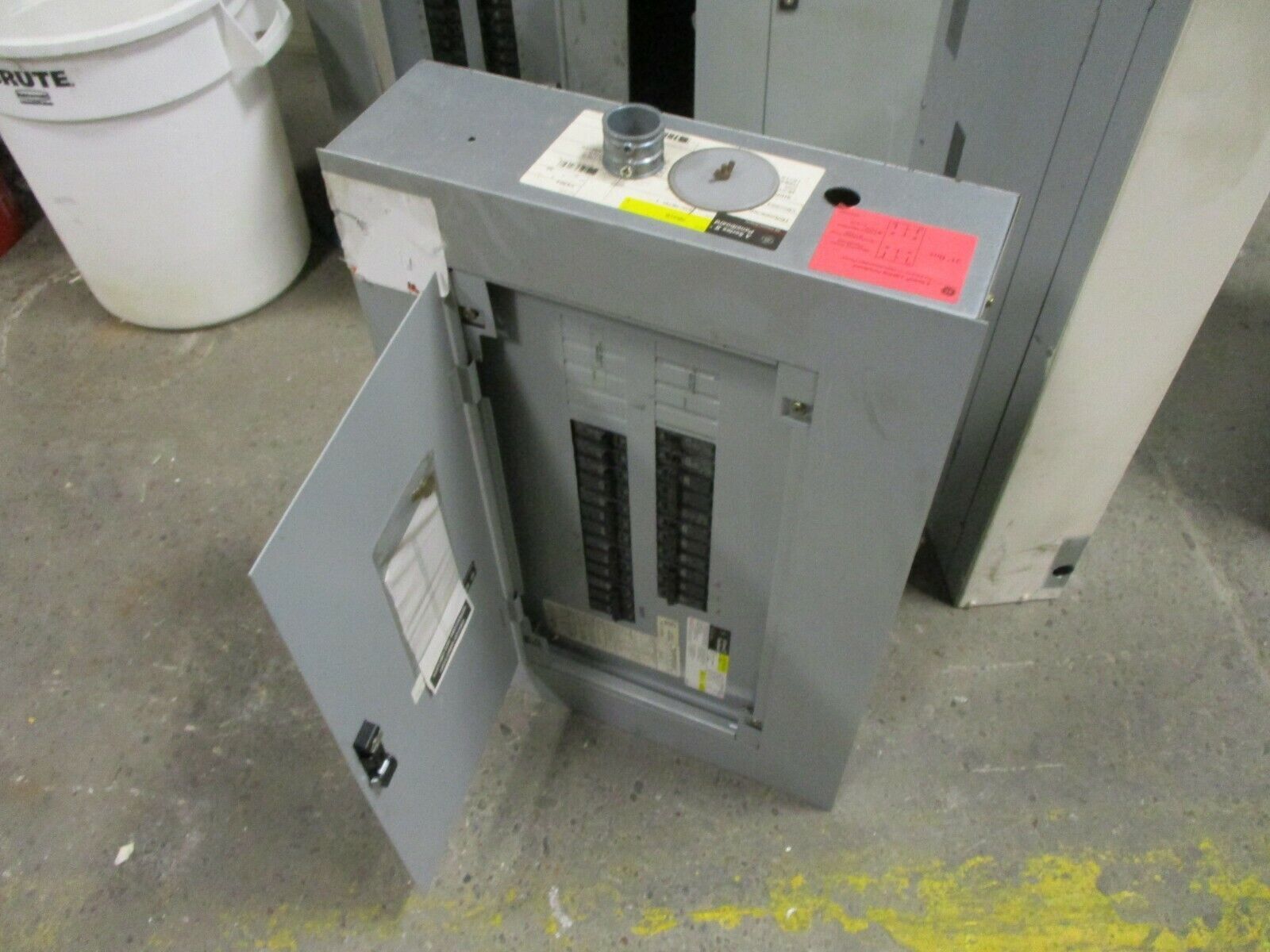 GE Main Breaker Circuit Breaker Panel AQF3241ATX 125A Max 208Y/120 3Ph 4W Used