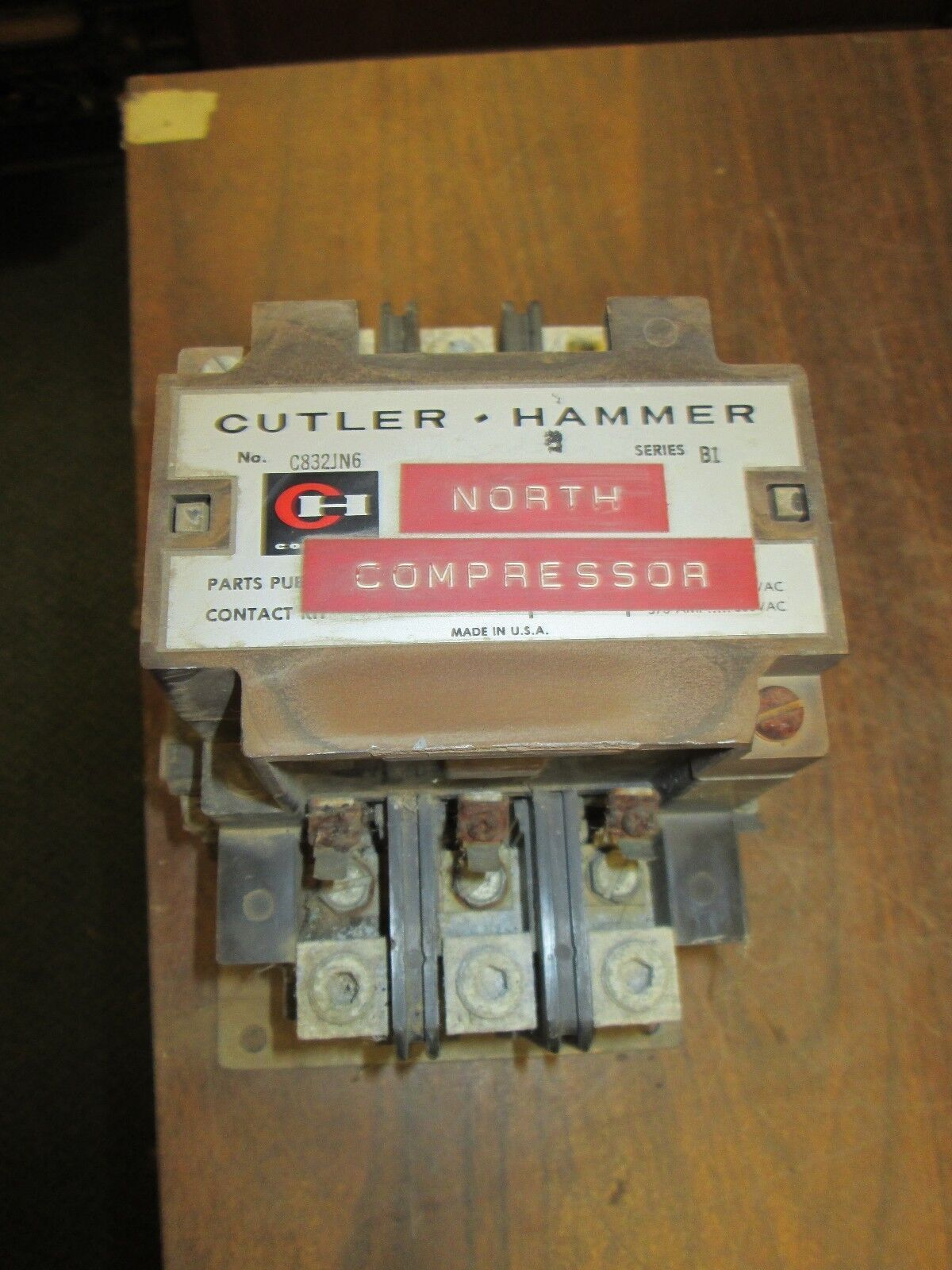 Cutler-Hammer Contactor C832JN6 120V Coil Used