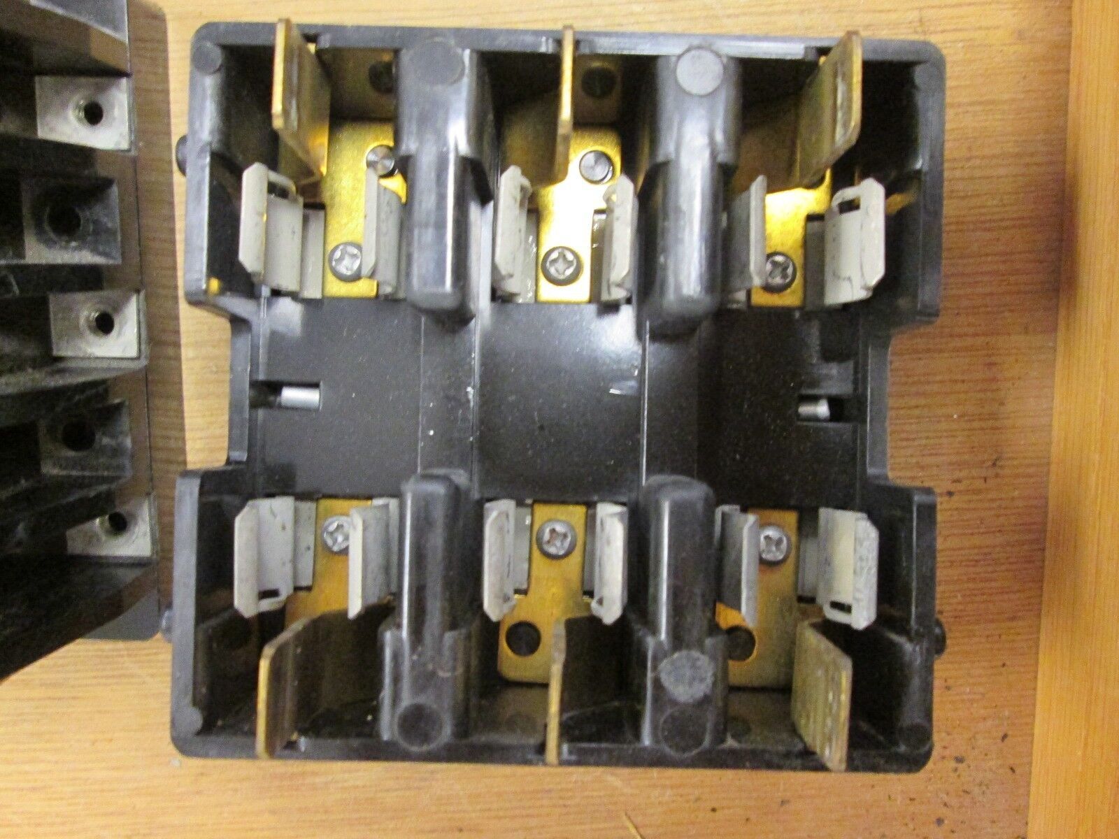 USD / Bussmann Fuse Pullout Block 15149 30A 600V 3P Used