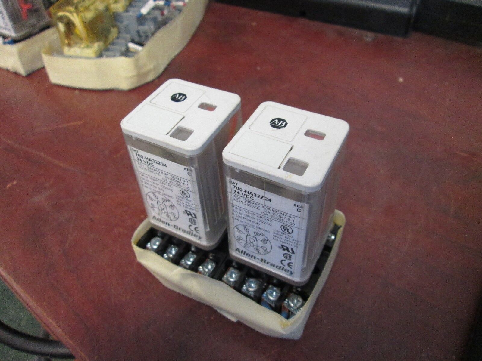 Allen-Bradley Relay 700-HA32Z24 24VDC w/ Base *Lot of 2* Used