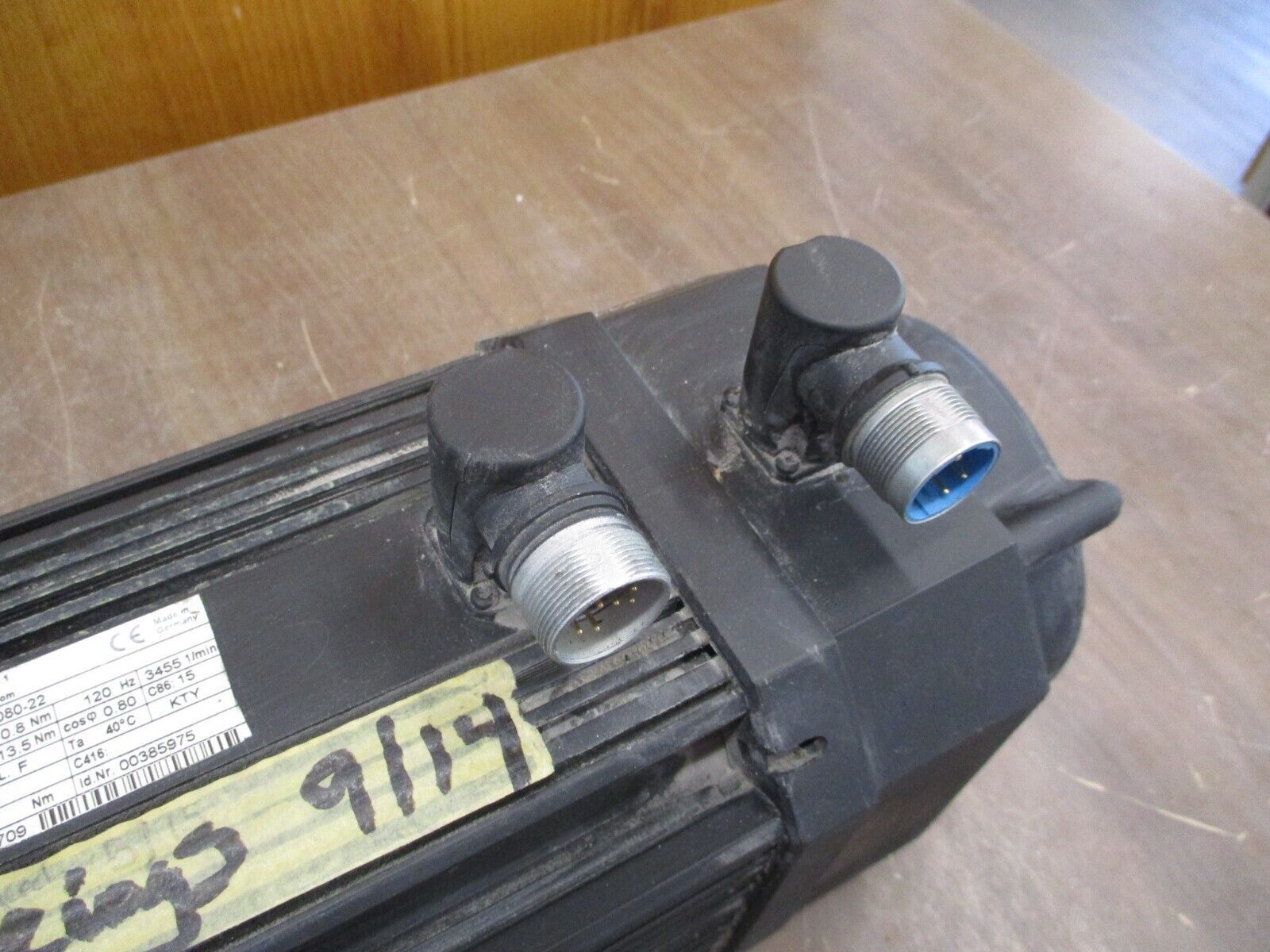 Lenze AC Servo Motor MDFKARS080-22 3.9KW 390V 9.1A 120Hz 3455RPM Used