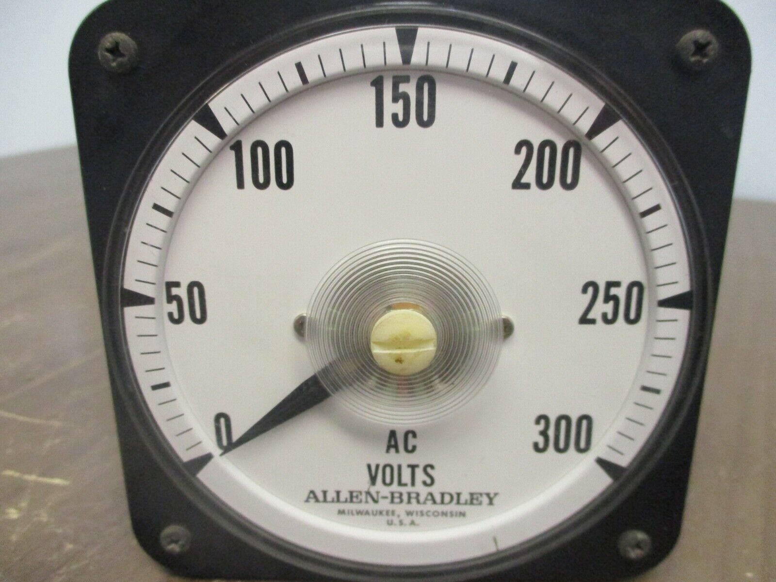 Allen-Bradley AC Voltmeter YP976046001 Range: 0-300V Used