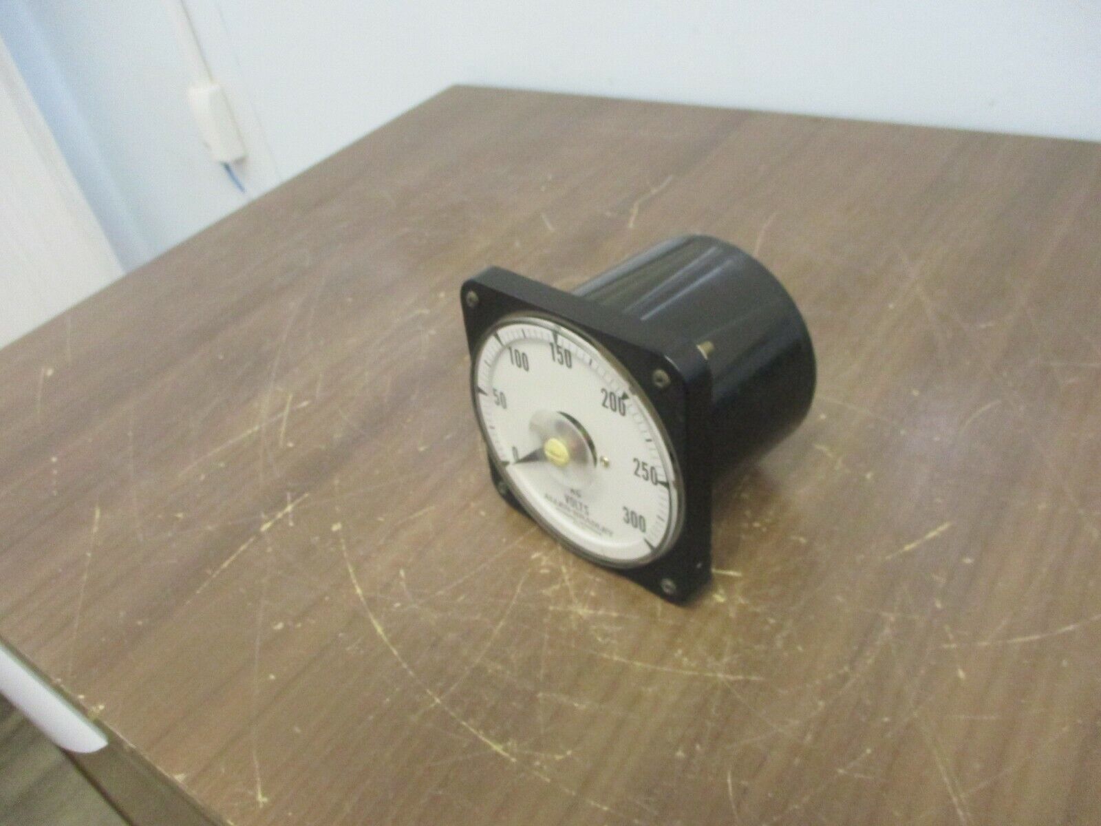 Allen-Bradley AC Voltmeter YP976046001 Range: 0-300V Used
