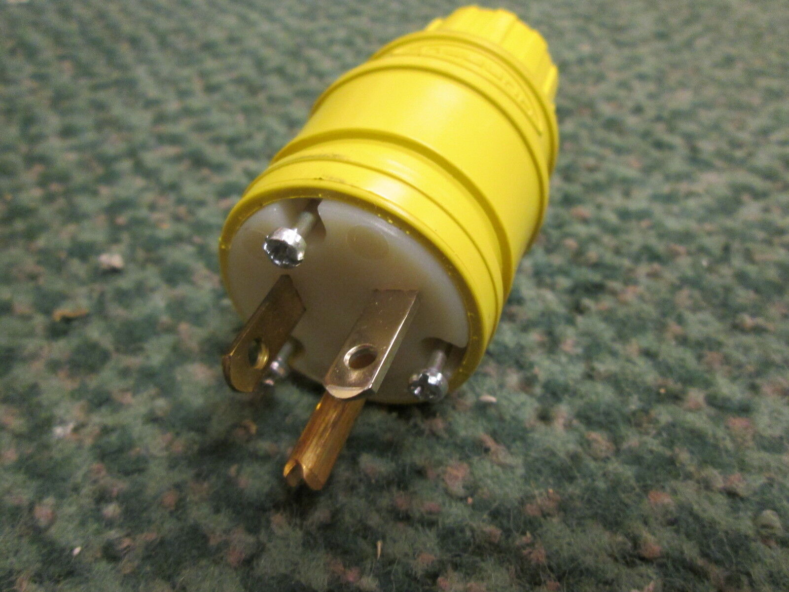 Hubbell HBL14W33 NEMA 5-20P 20A 125V Watertight New Surplus