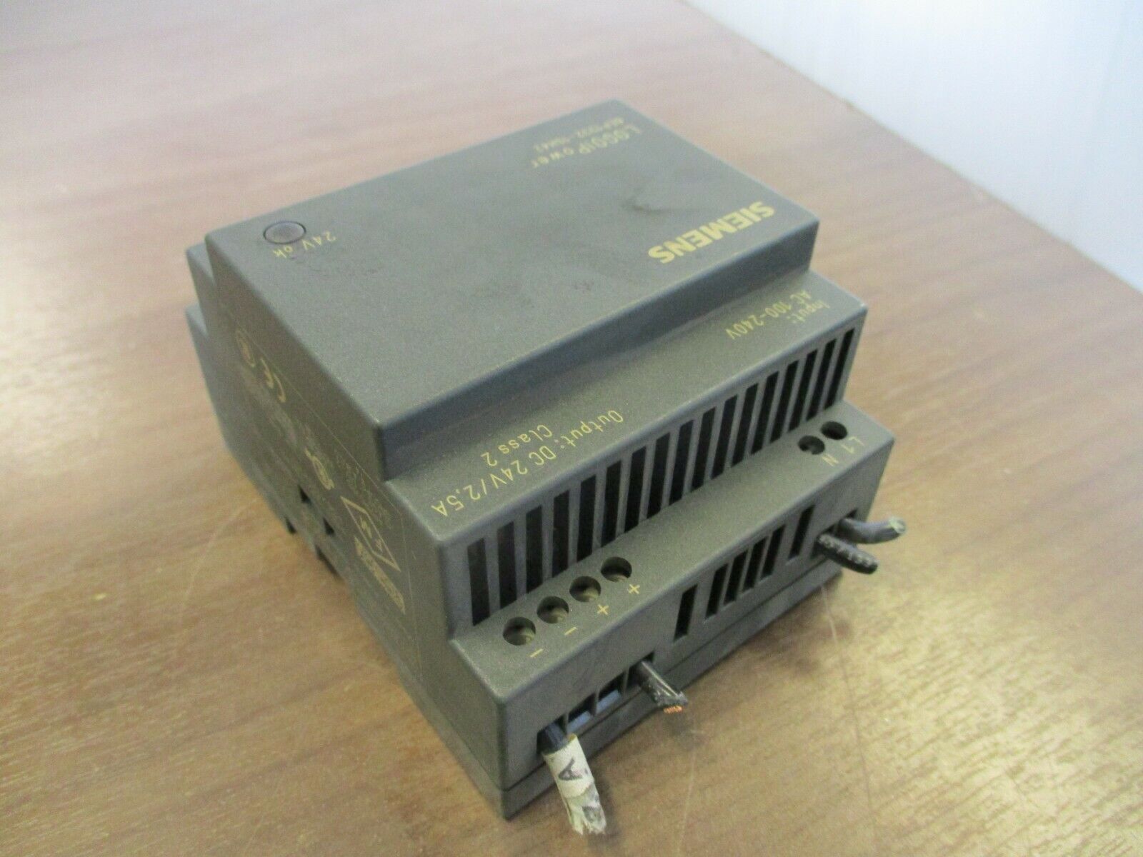 Siemens LOGO!Power 6EP1332-1SH42 In: 100-240VAC Out: 24VDC 2.5A Used