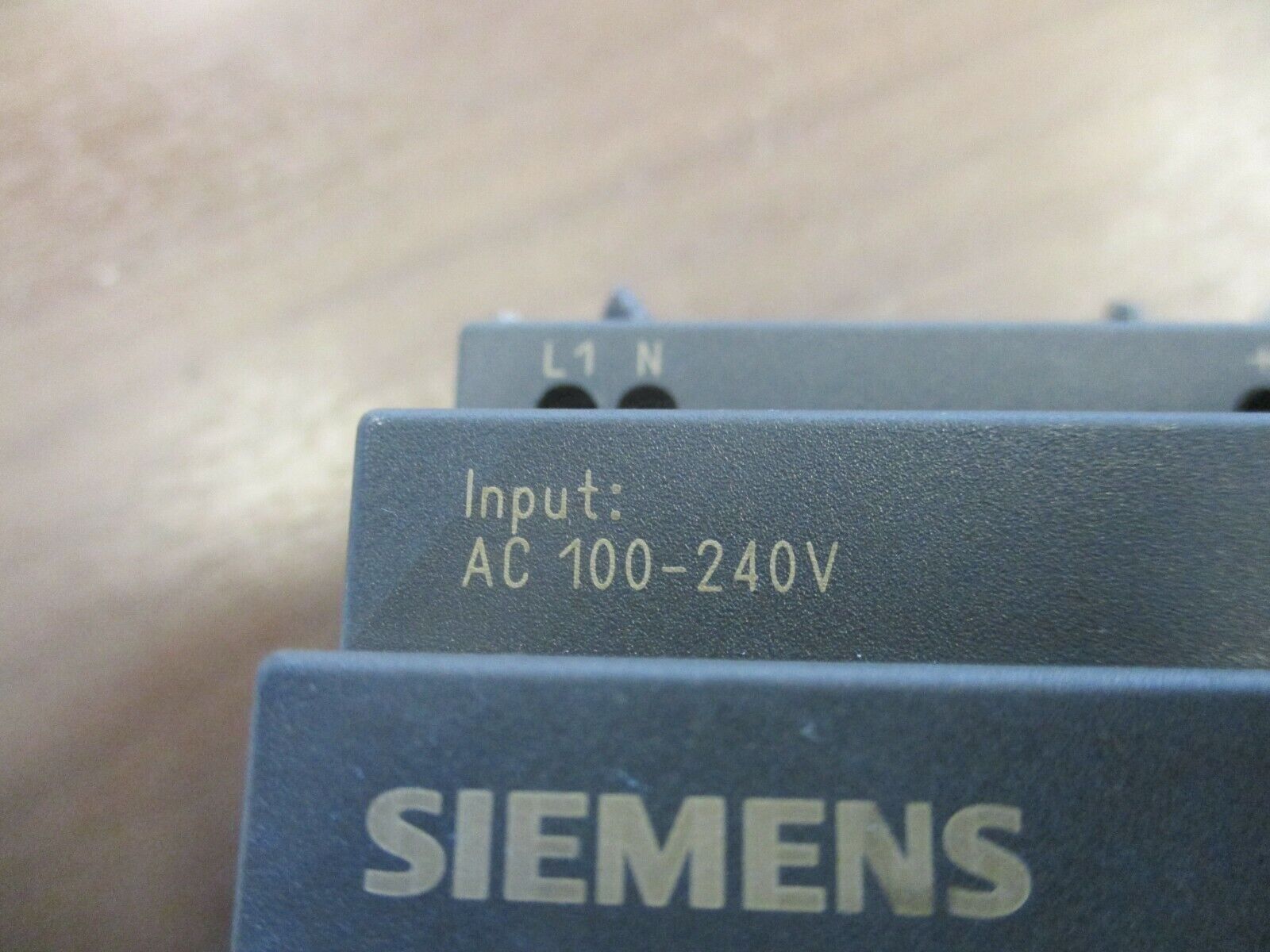 Siemens LOGO!Power 6EP1332-1SH42 In: 100-240VAC Out: 24VDC 2.5A Used